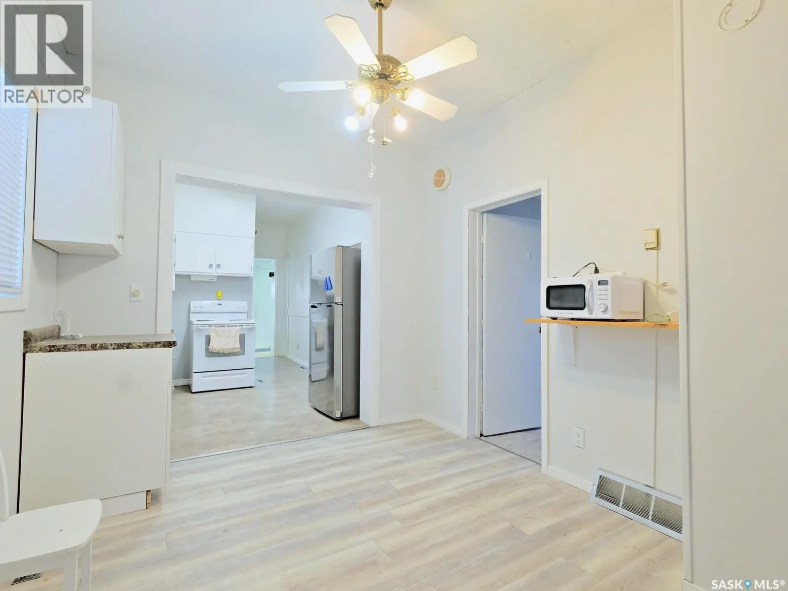 307 5th AVENUE W