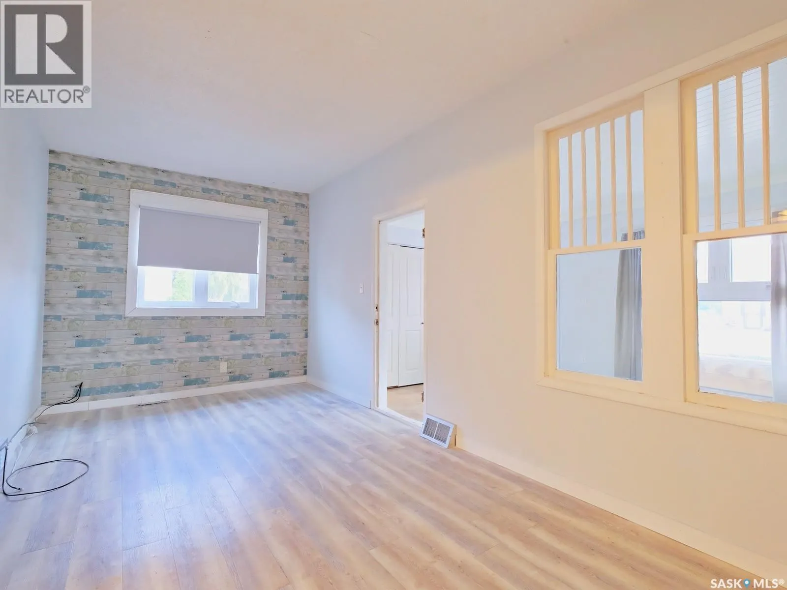 307 5th AVENUE W