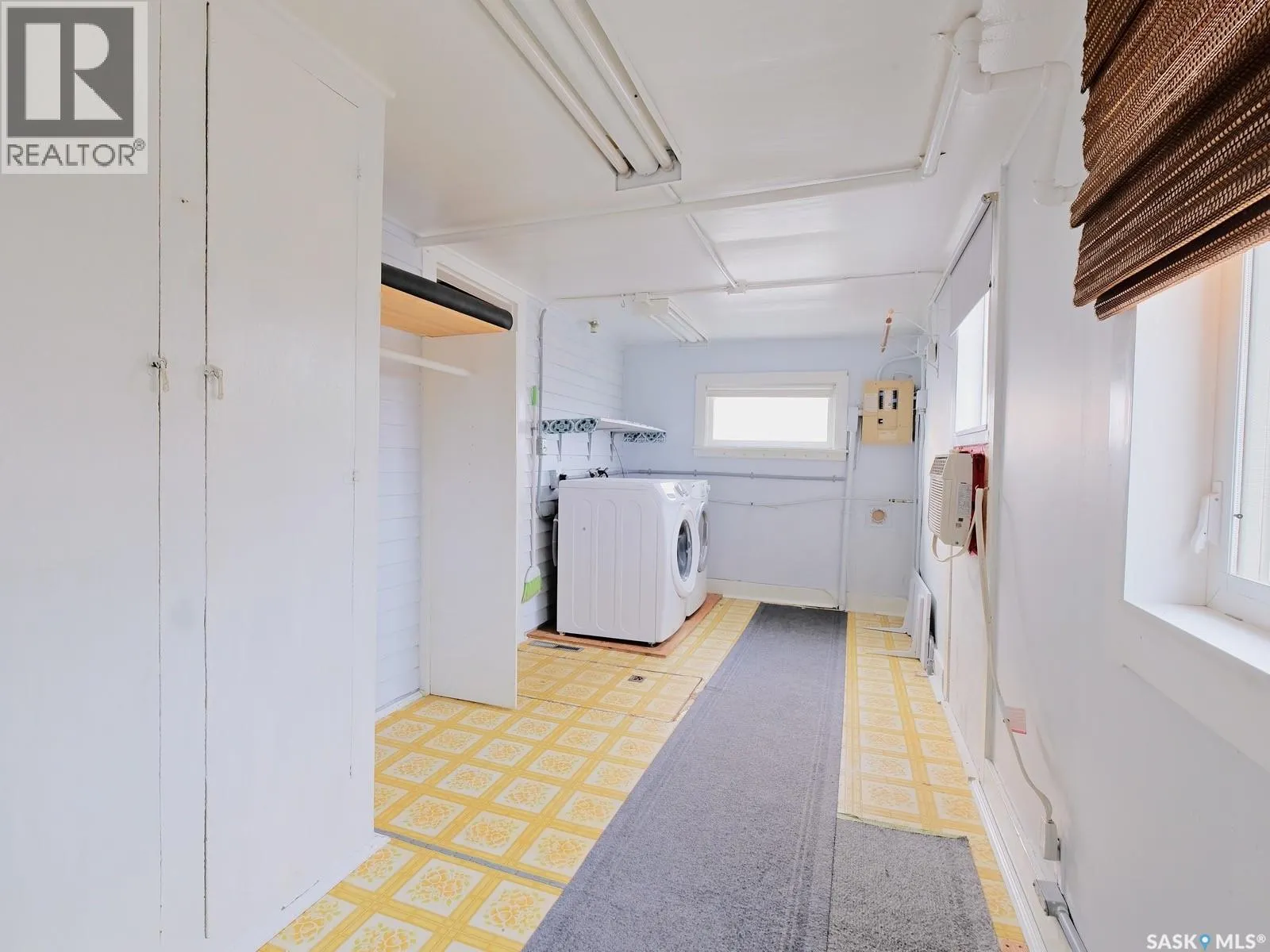 307 5th AVENUE W