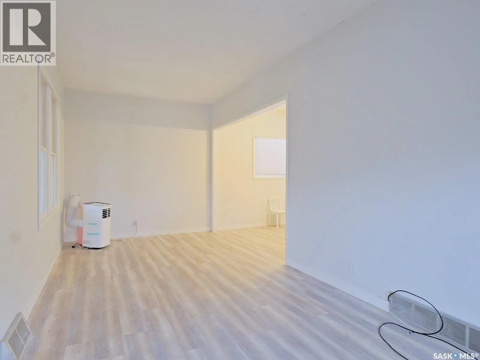 307 5th AVENUE W
