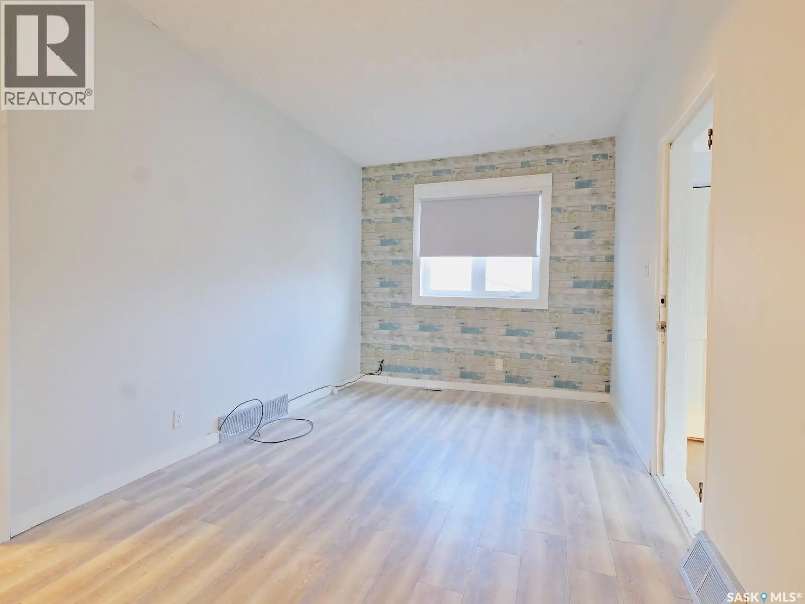307 5th AVENUE W