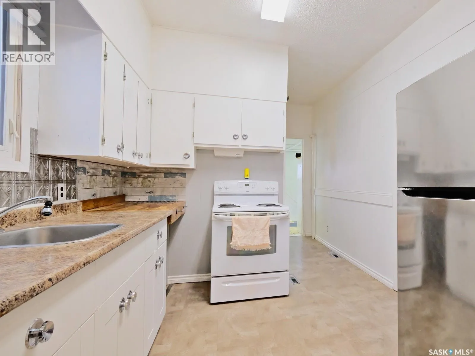 307 5th AVENUE W
