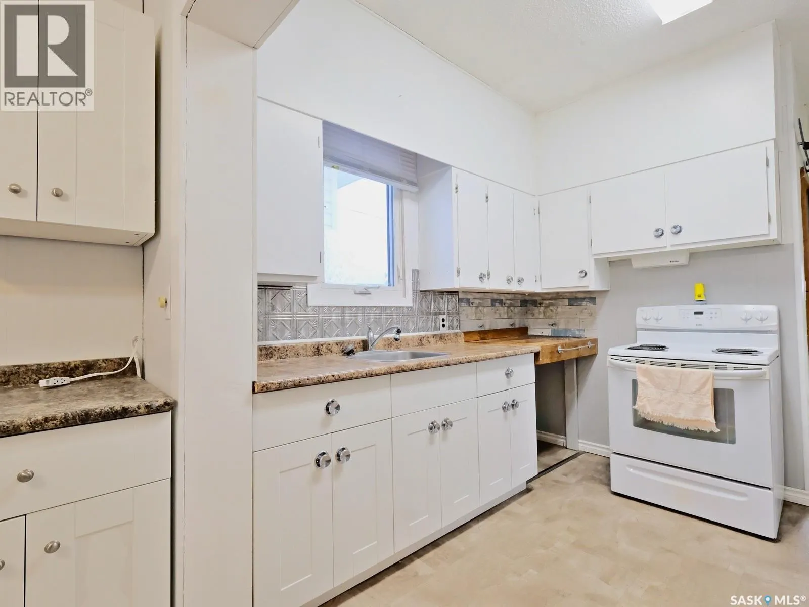 307 5th AVENUE W