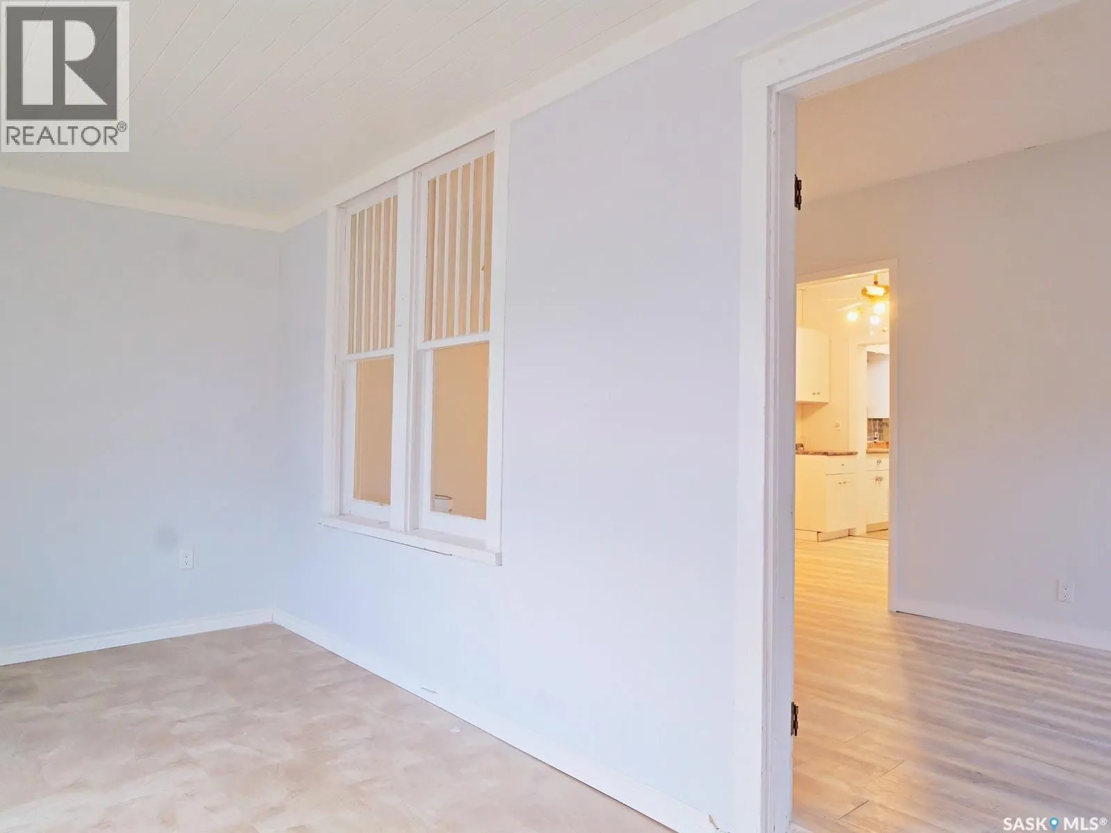 307 5th AVENUE W