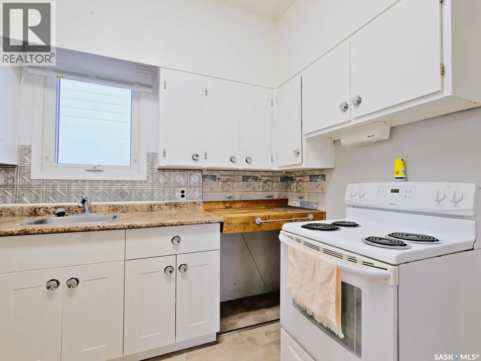 307 5th AVENUE W