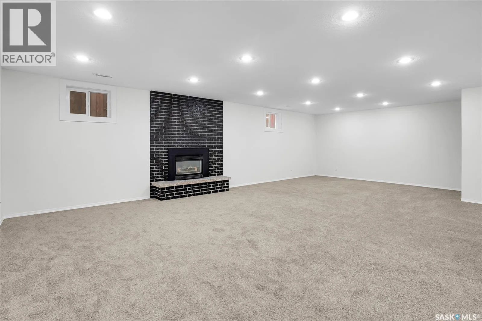 791 Lenore DRIVE