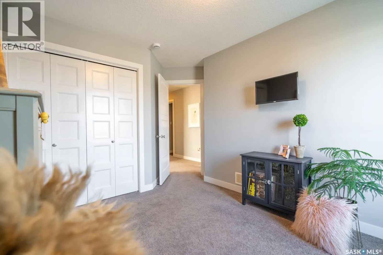 5760 Pearsall CRESCENT