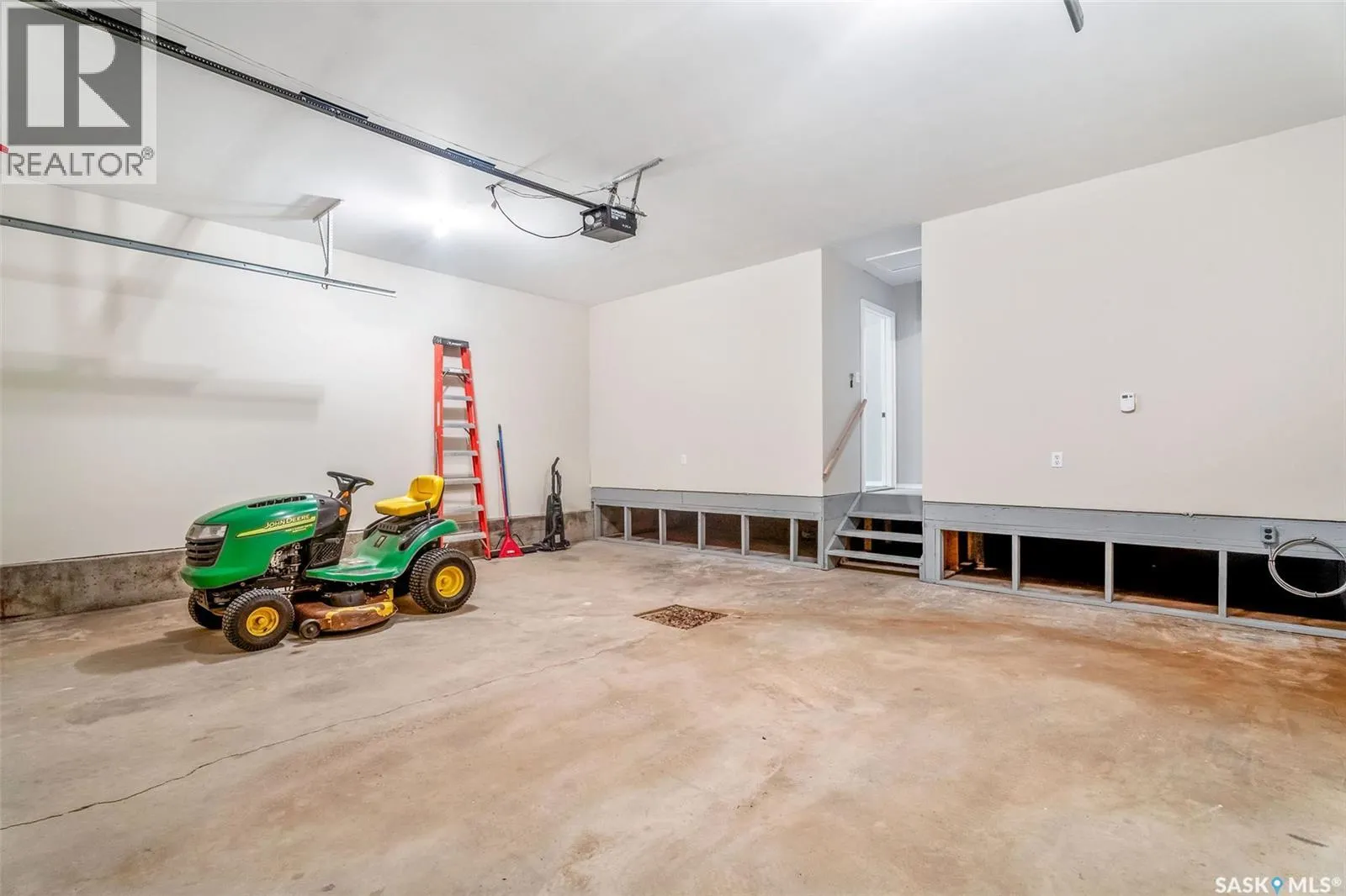 14 Poplar DRIVE