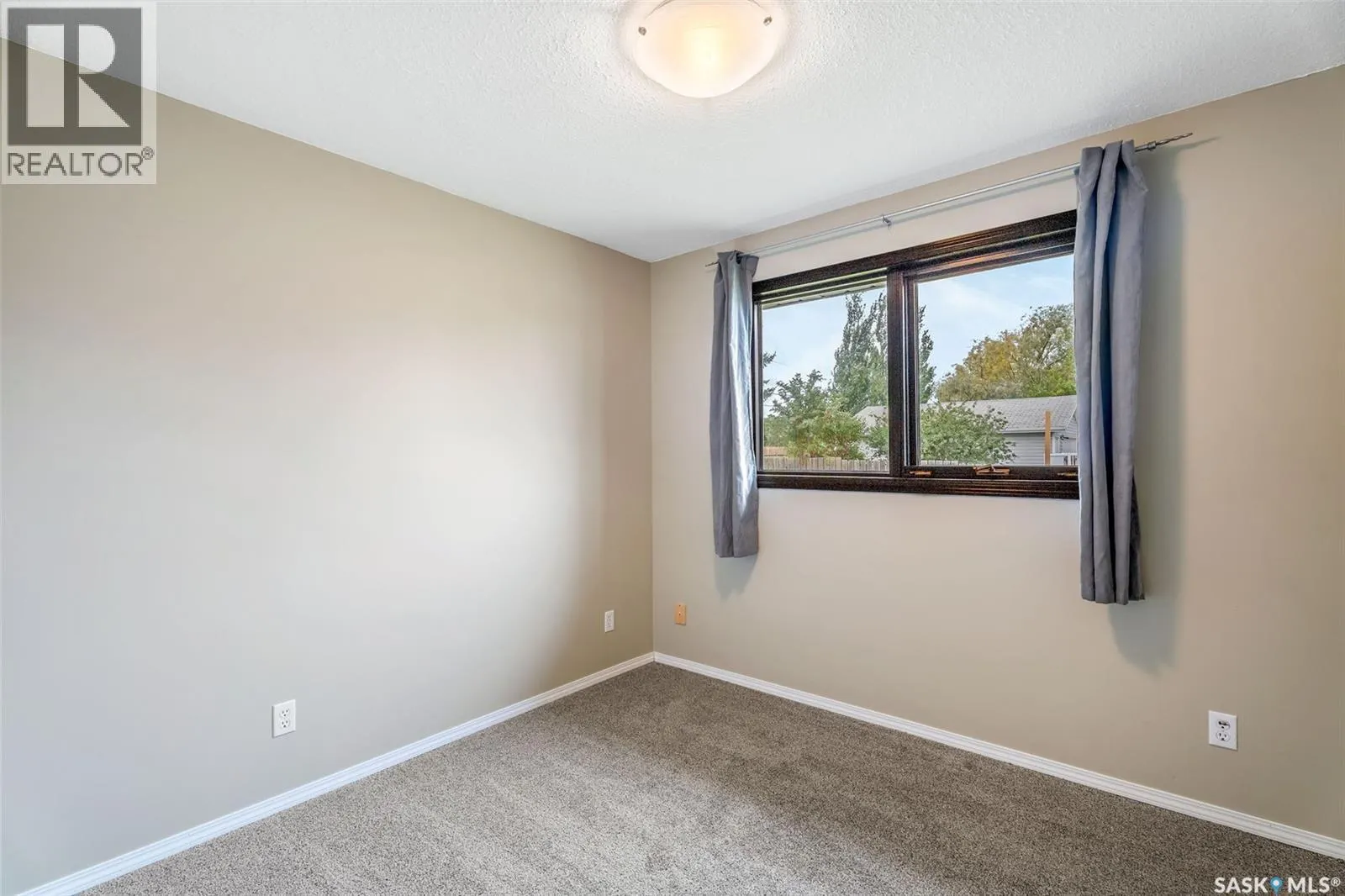 14 Poplar DRIVE