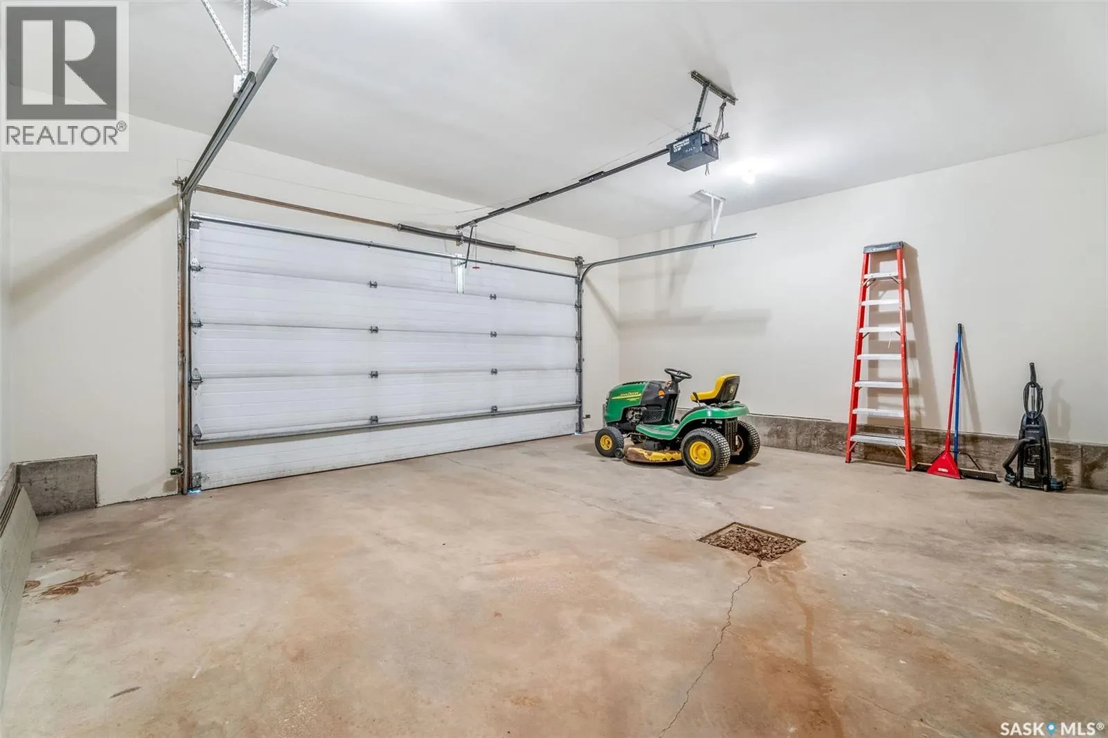14 Poplar DRIVE