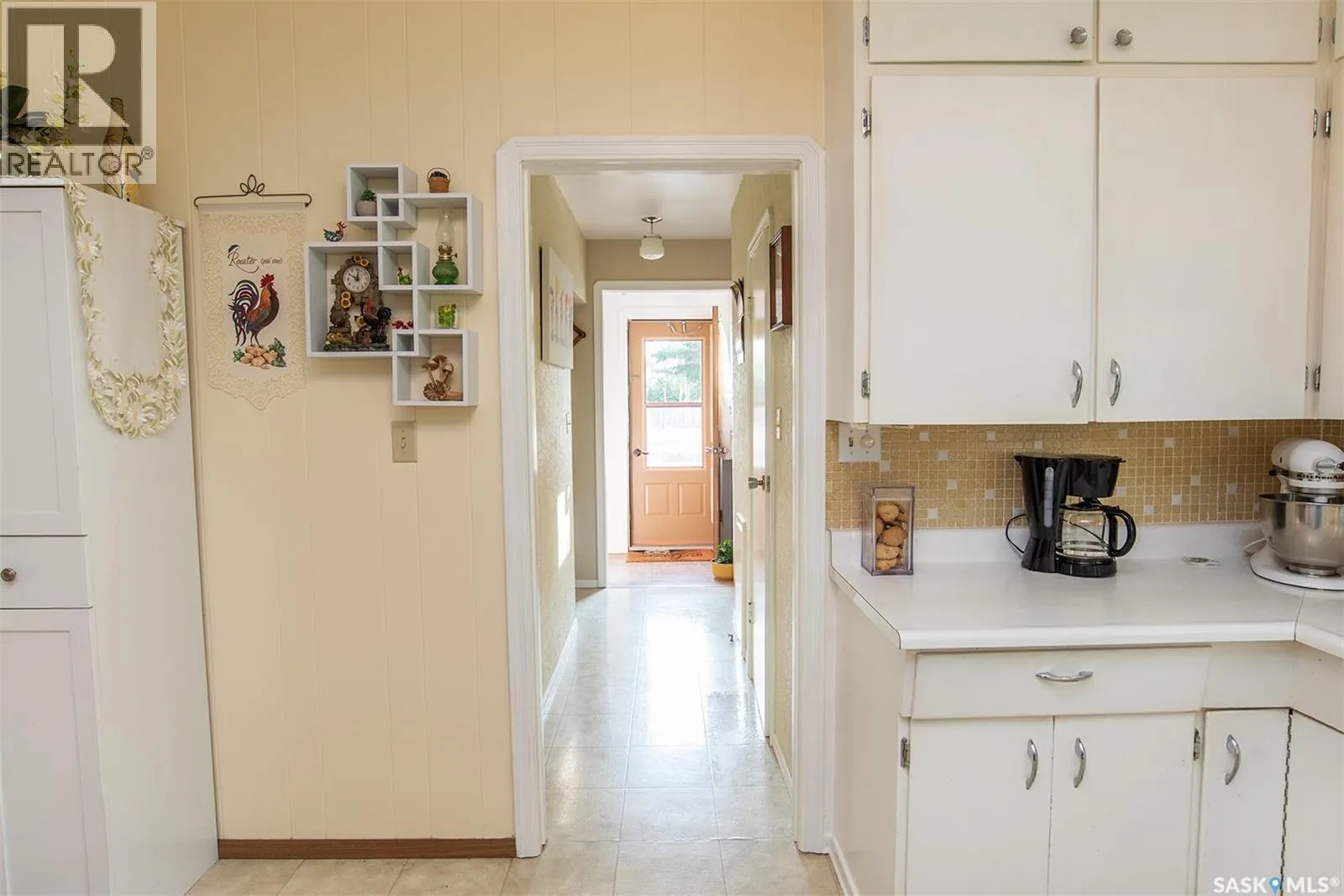 414 3rd STREET E