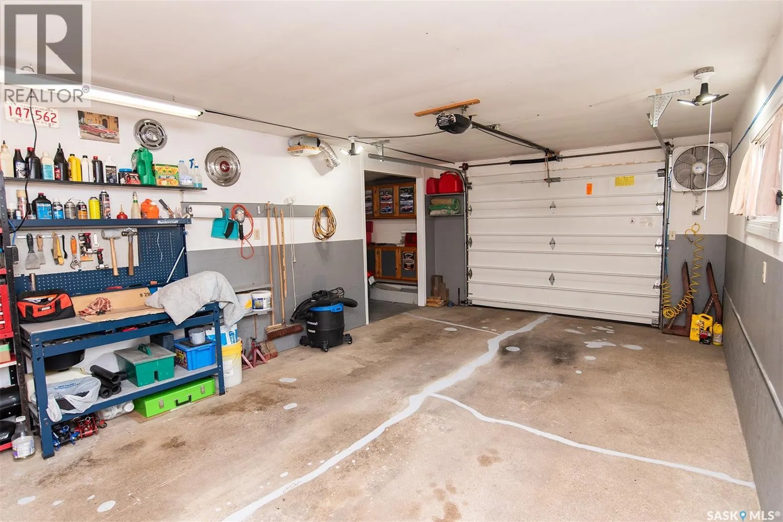 414 3rd STREET E