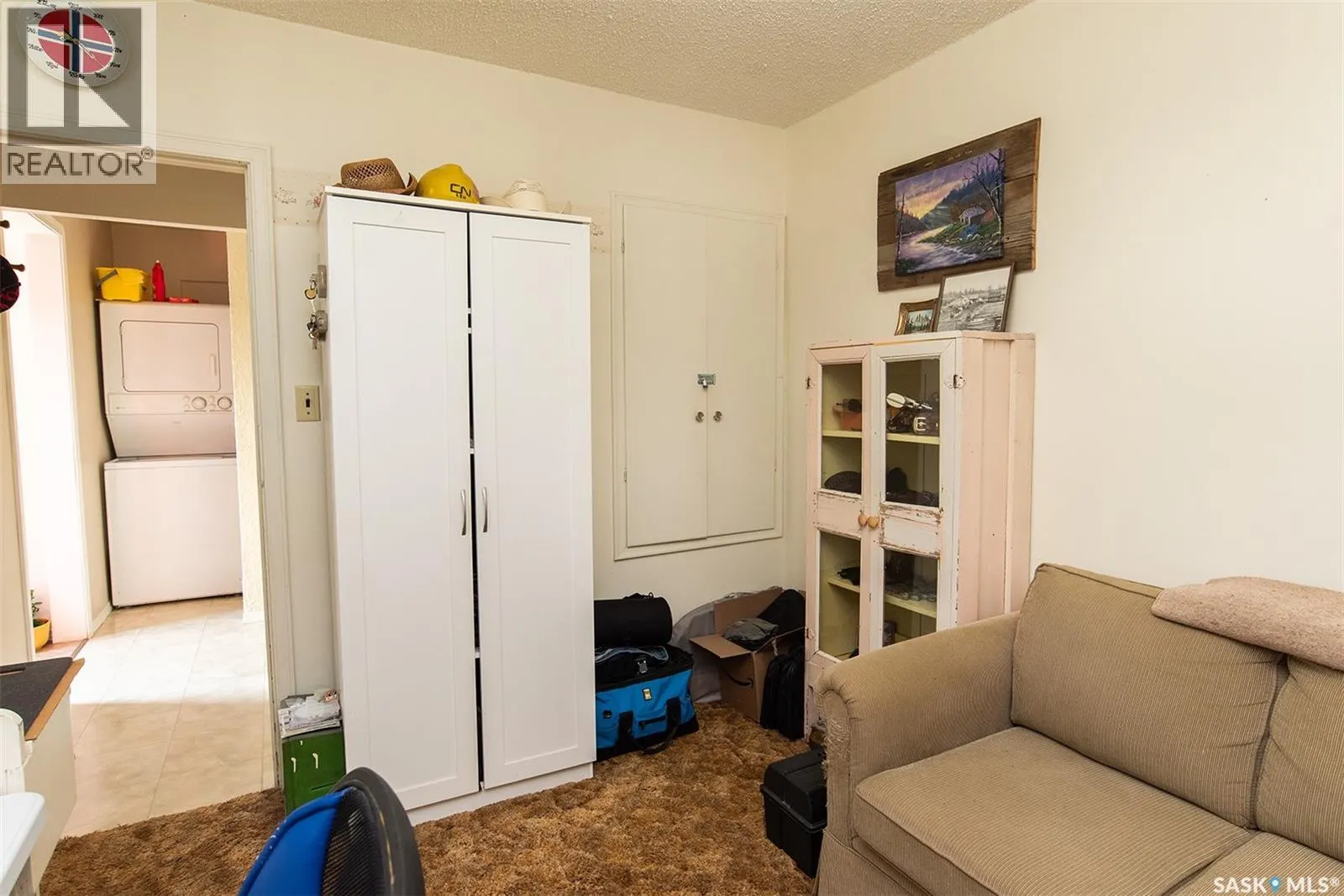 414 3rd STREET E