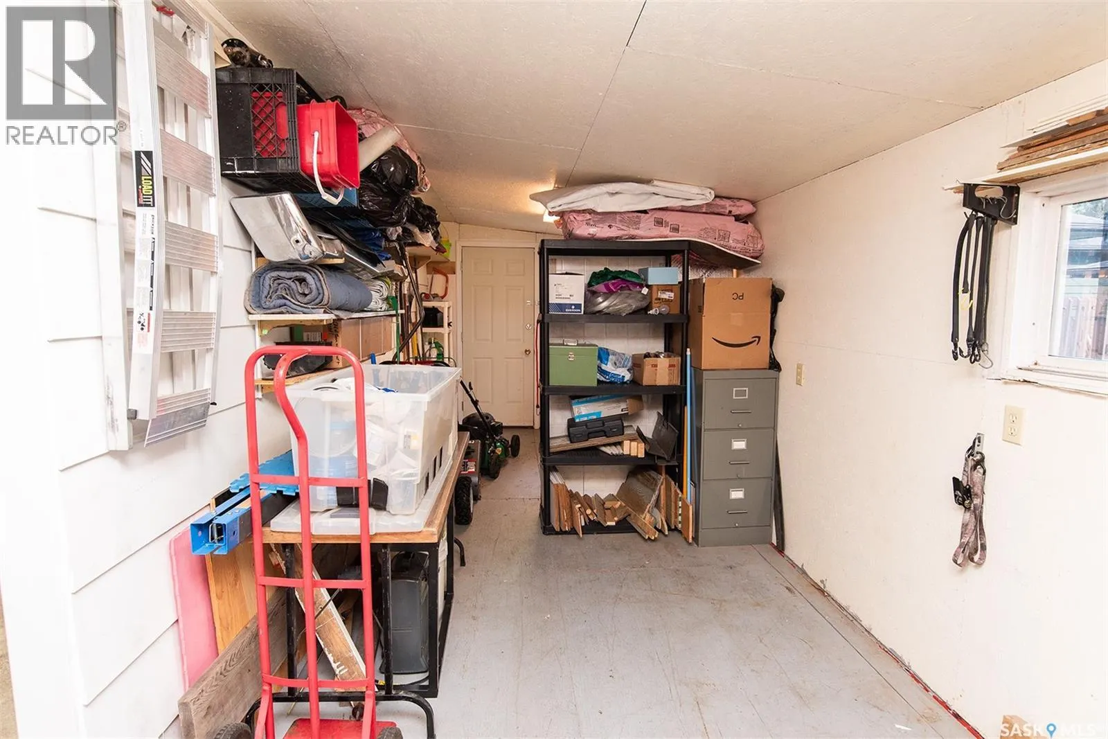 414 3rd STREET E