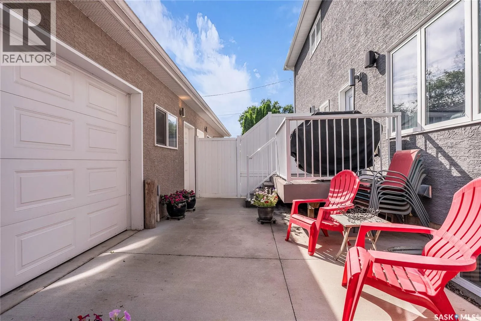 522B 6th STREET E