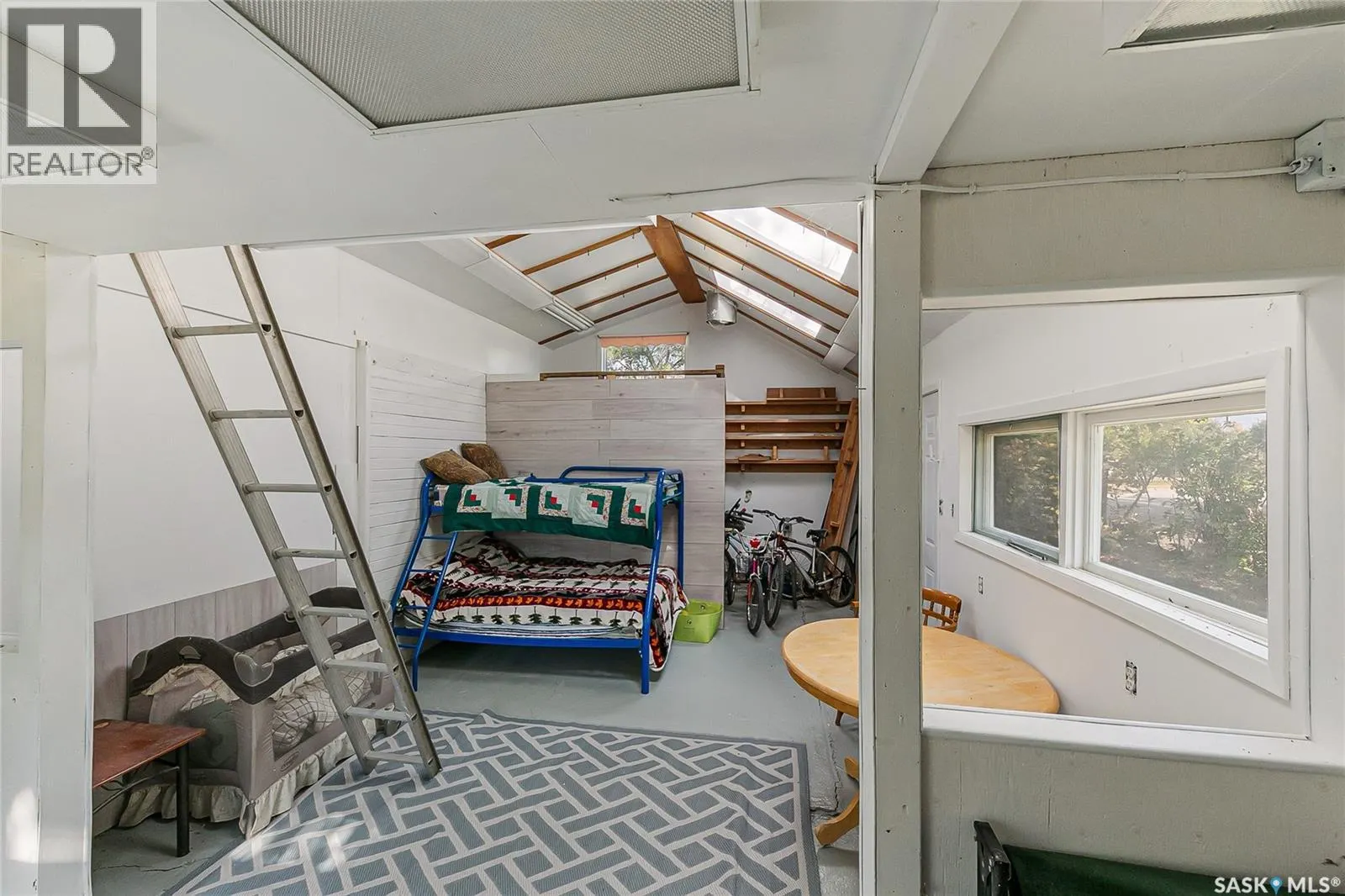 156 Lakeview DRIVE