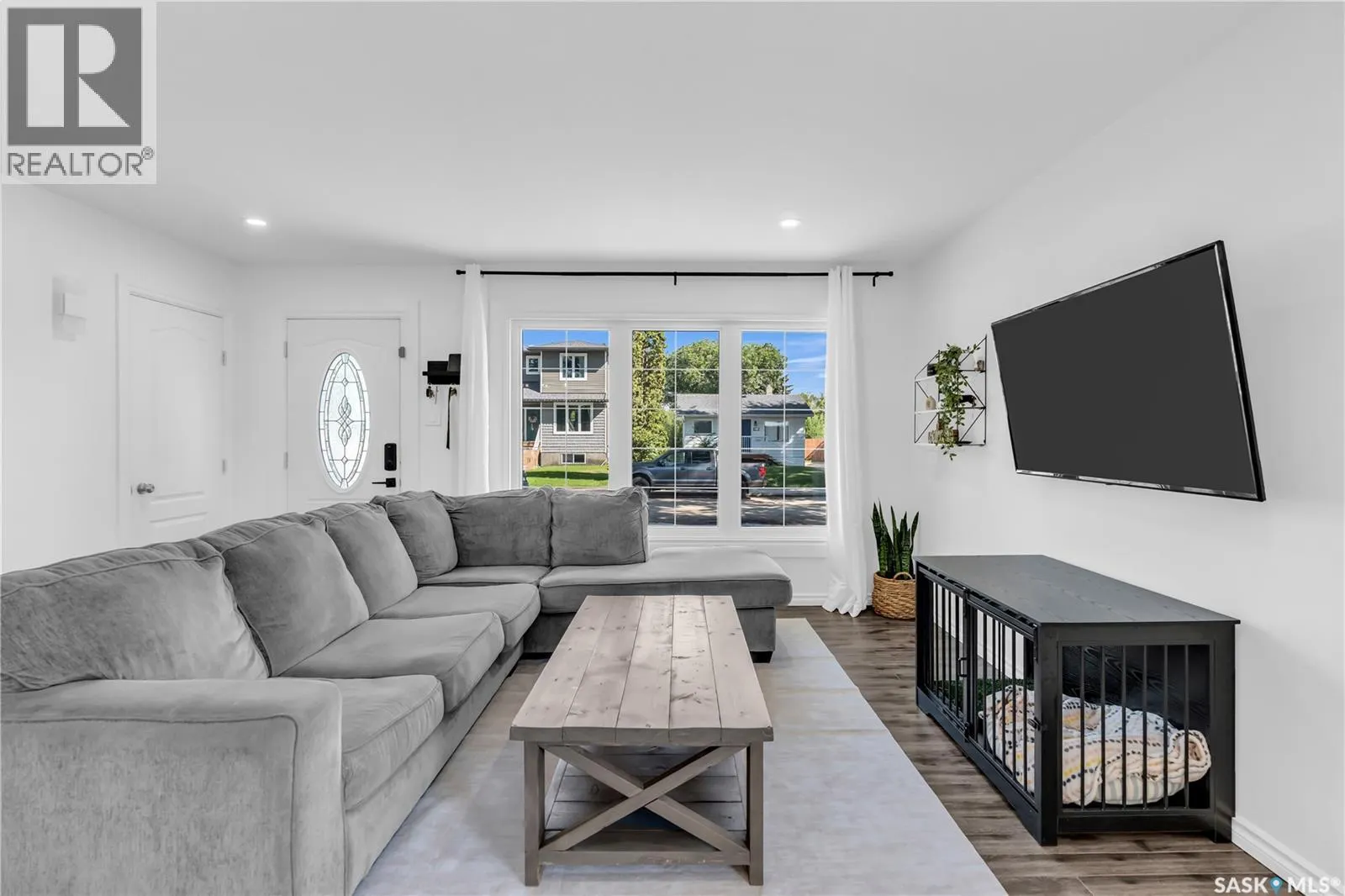1035 Hall STREET W