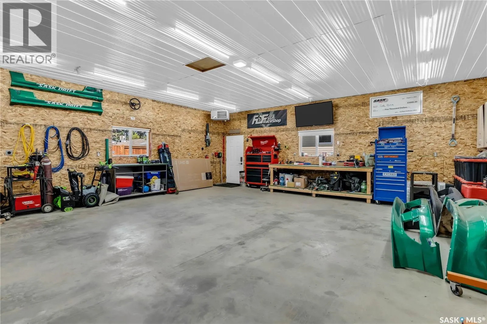 1035 Hall STREET W
