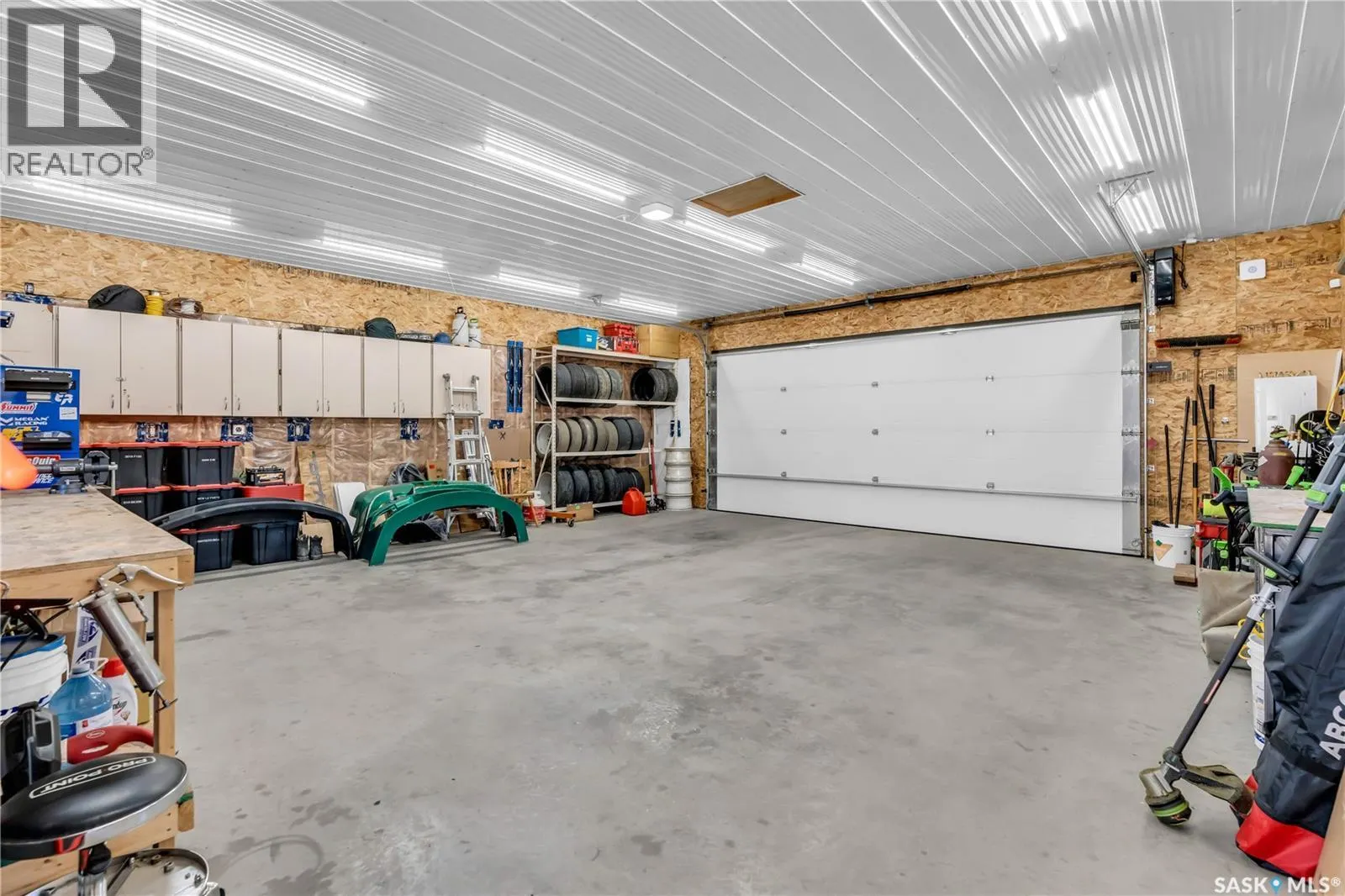 1035 Hall STREET W