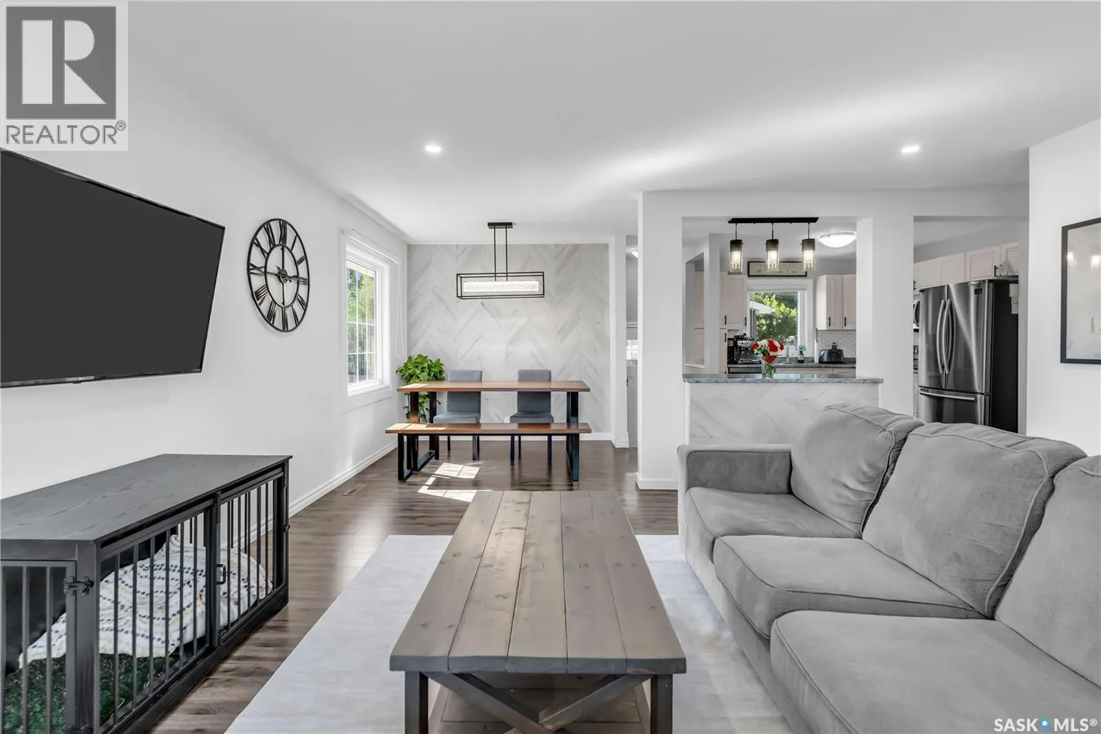 1035 Hall STREET W