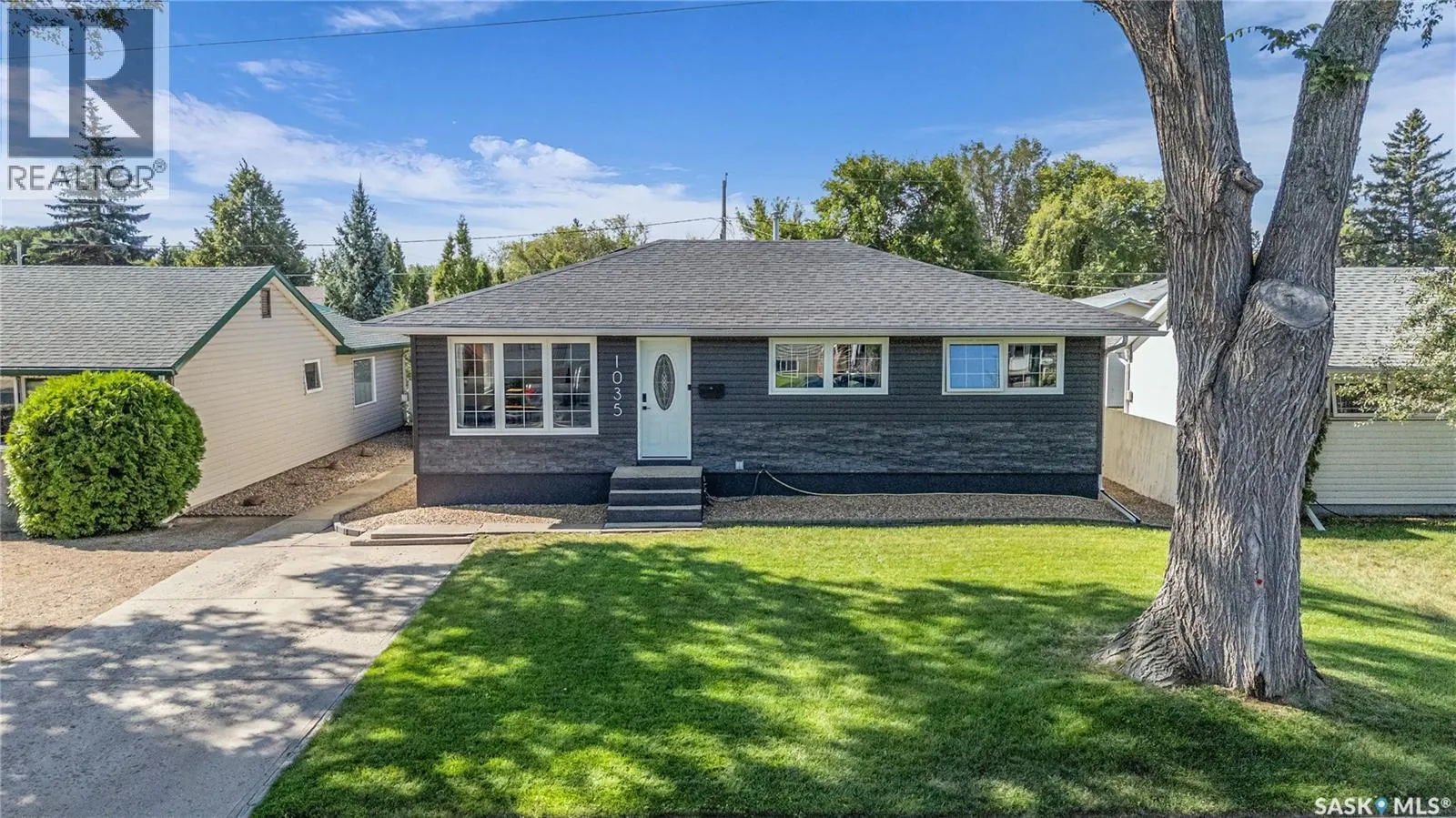 1035 Hall STREET W