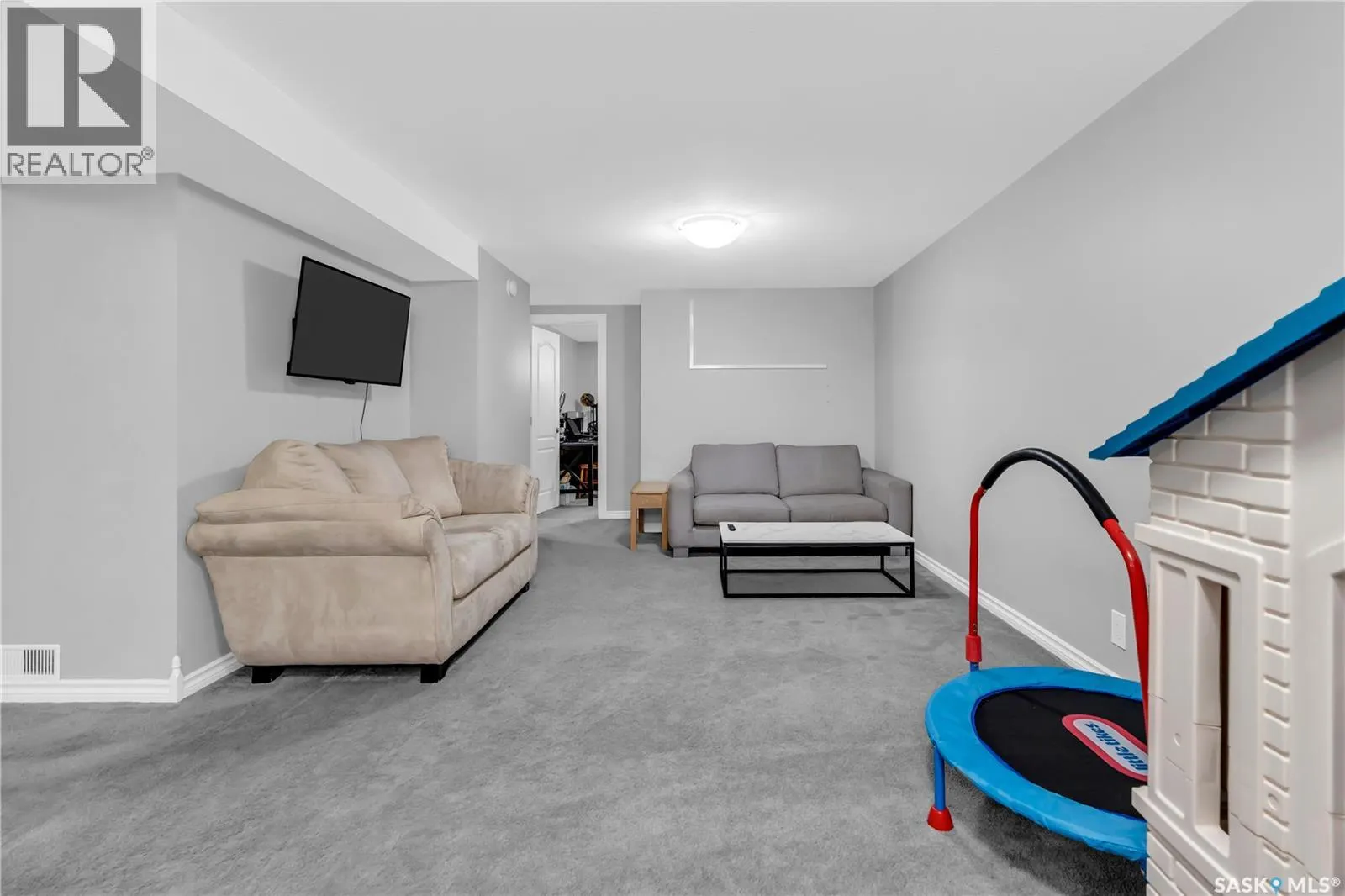 1035 Hall STREET W