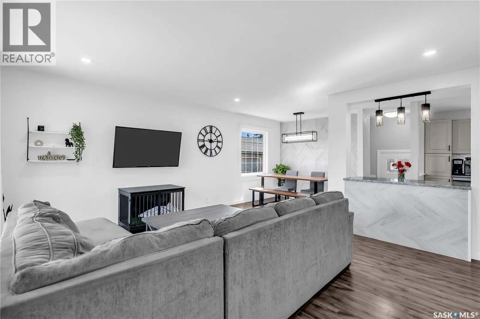 1035 Hall STREET W