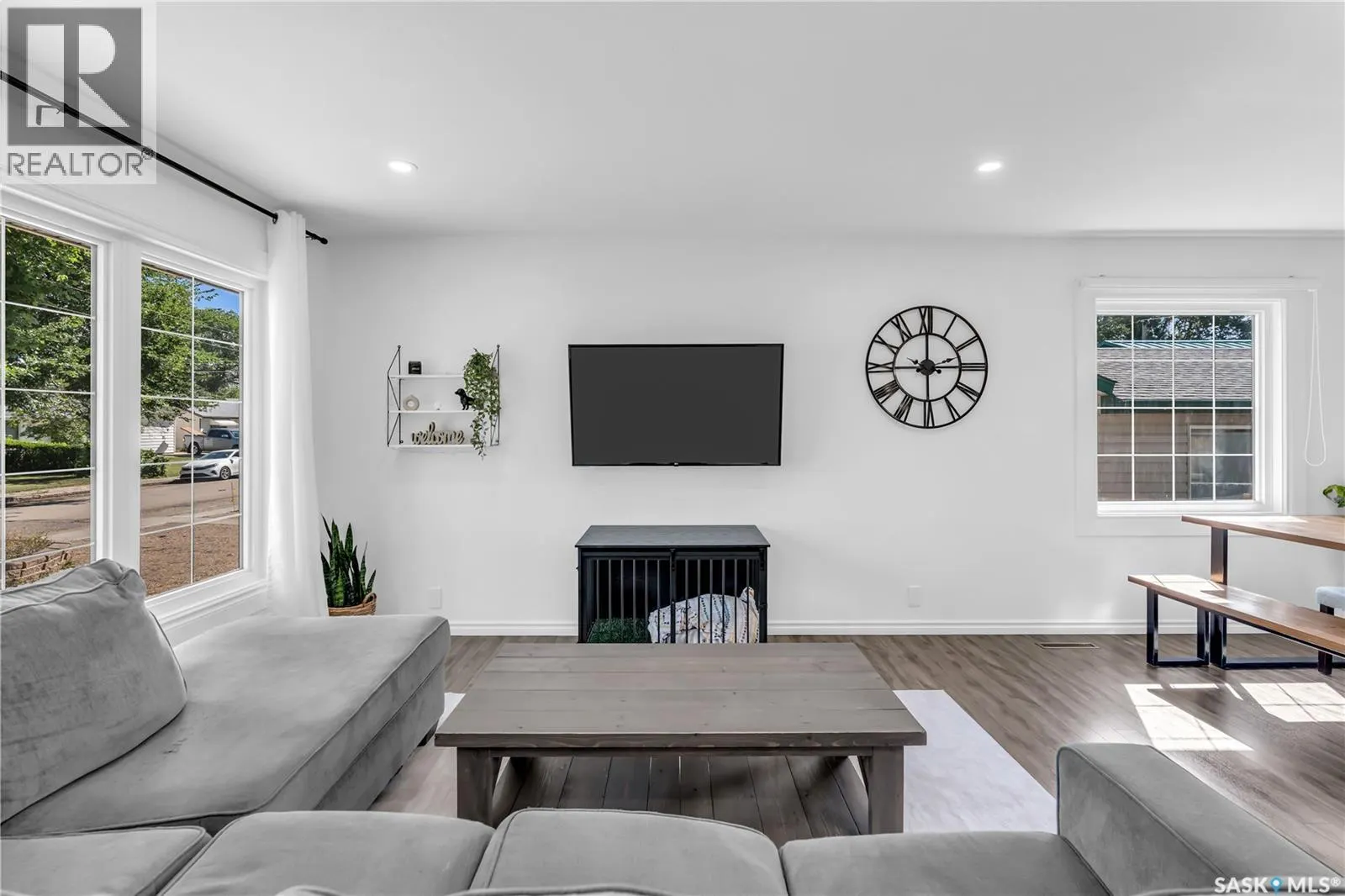 1035 Hall STREET W