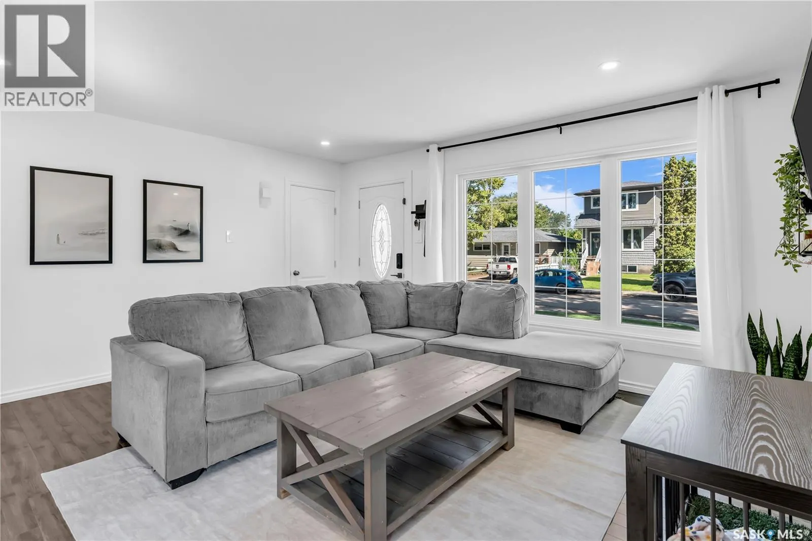 1035 Hall STREET W