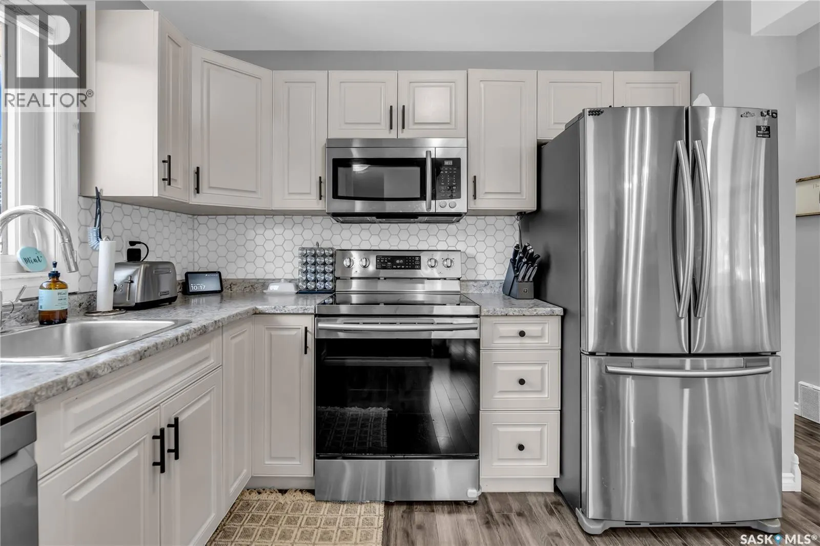 1035 Hall STREET W