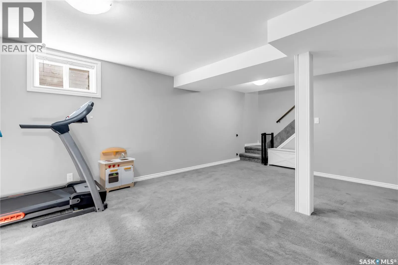 1035 Hall STREET W
