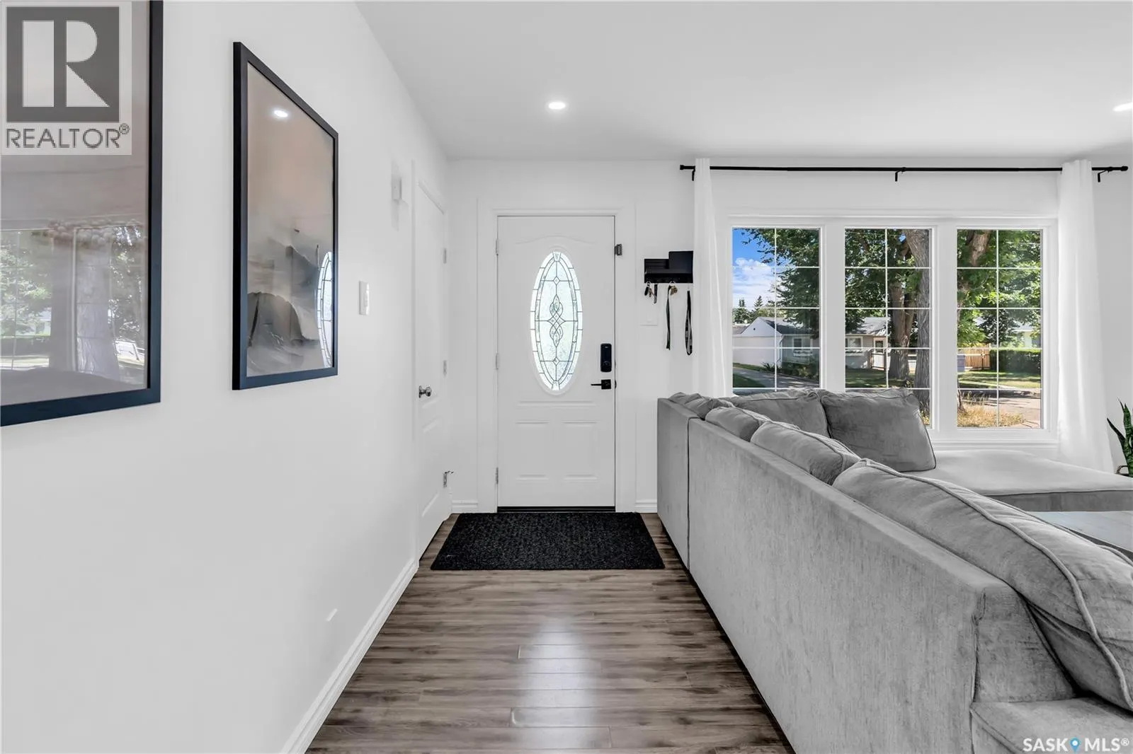 1035 Hall STREET W