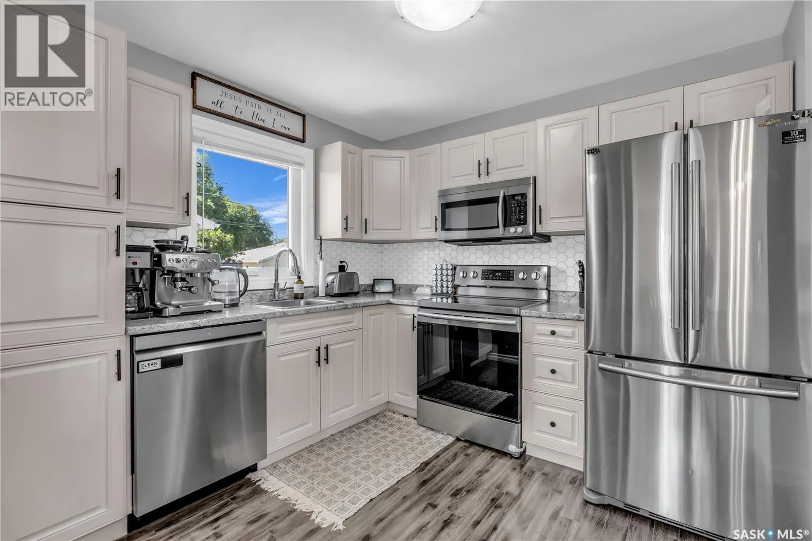 1035 Hall STREET W