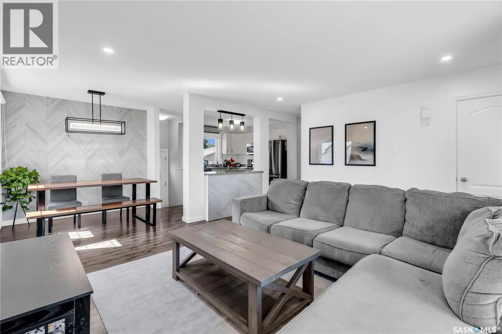 1035 Hall STREET W