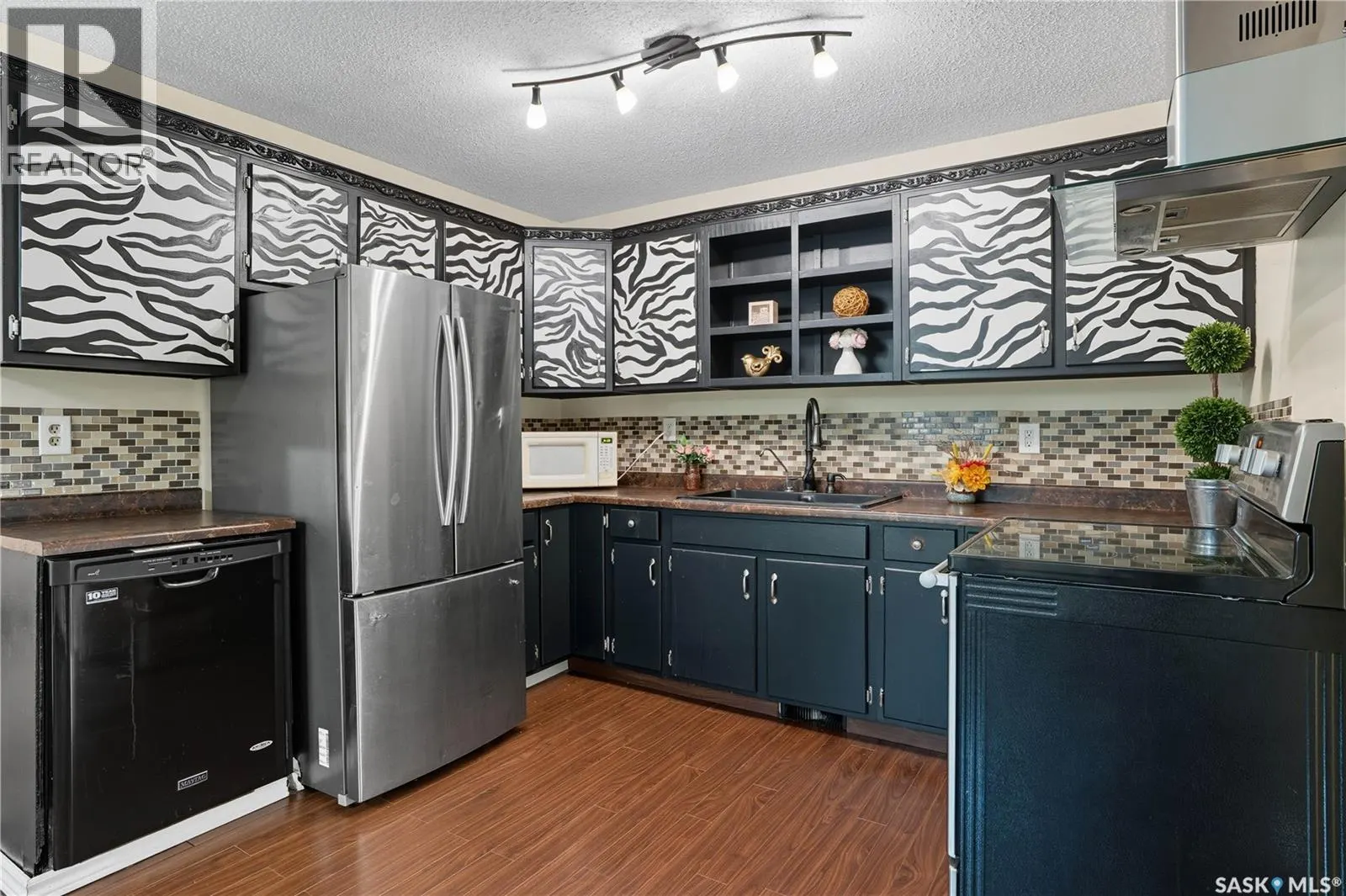 18 Lawrie BAY