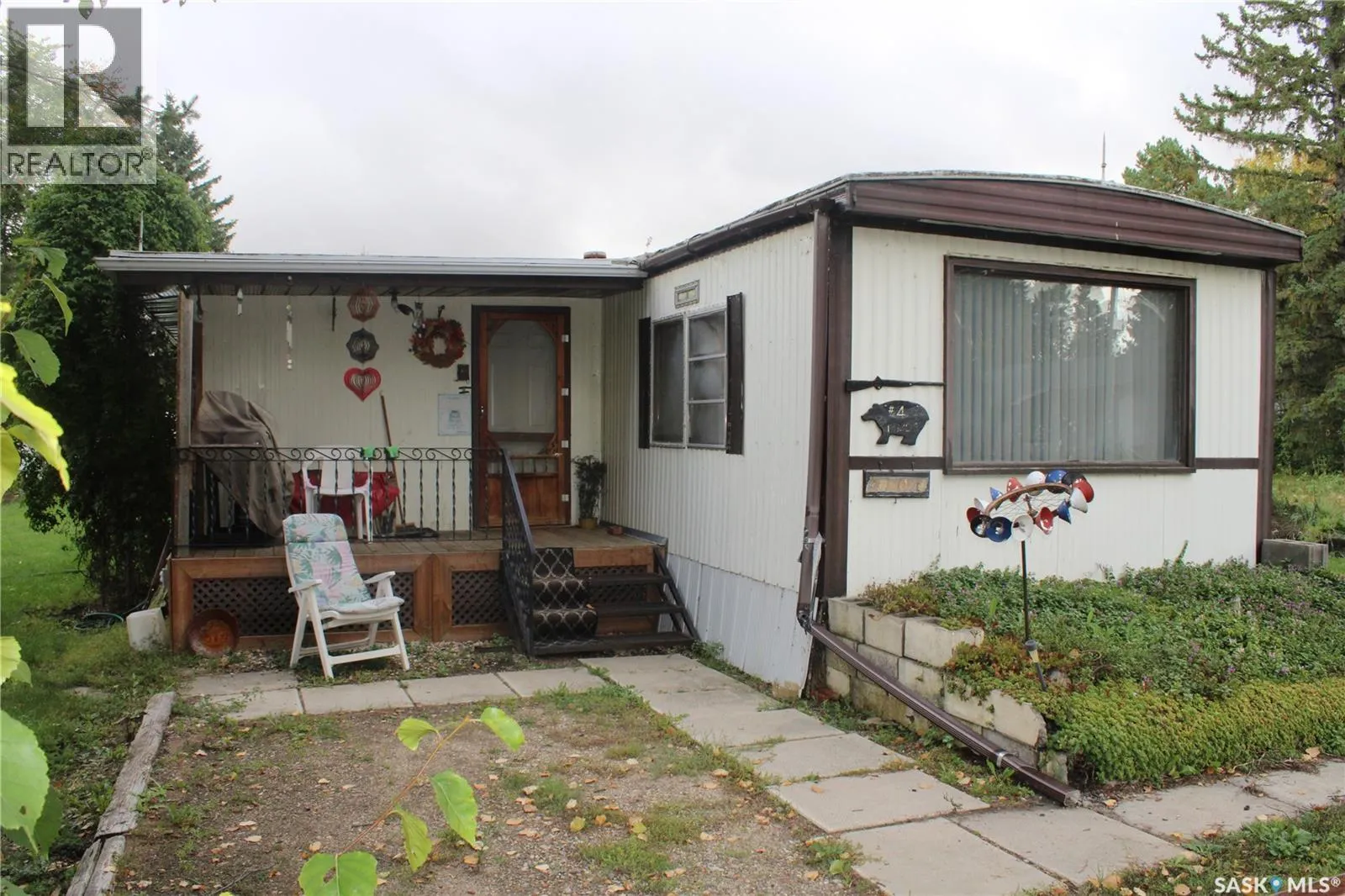 4 1st AVENUE S
