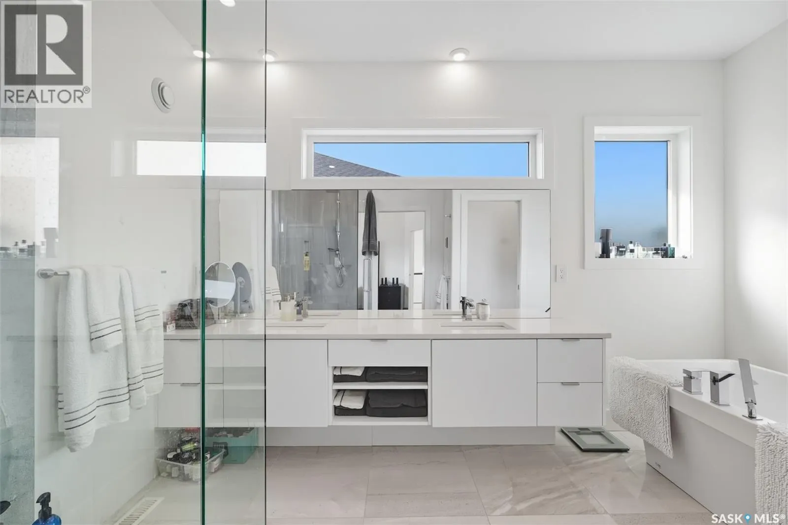 125 Gillies BAY