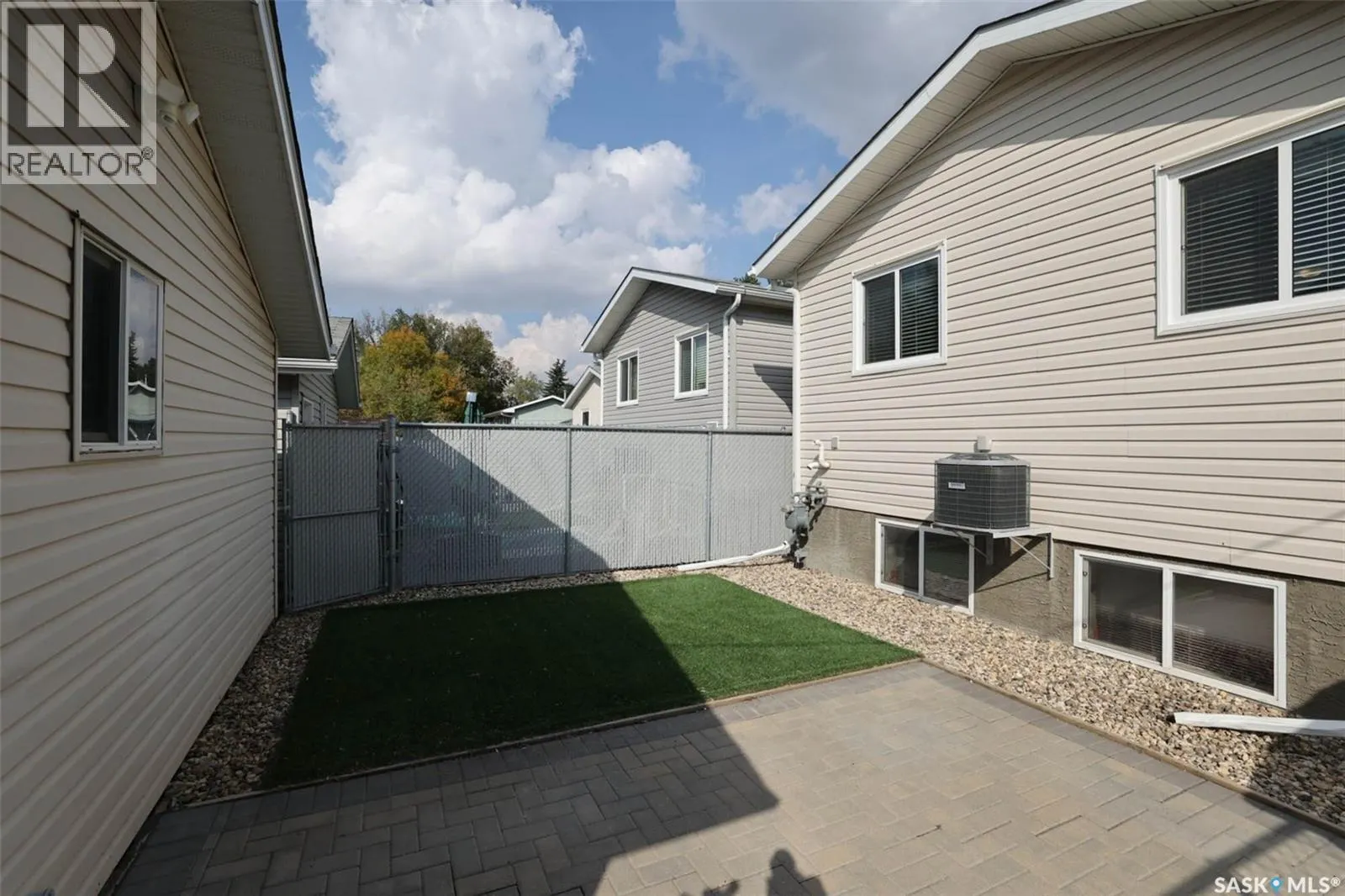 348 Robinson STREET