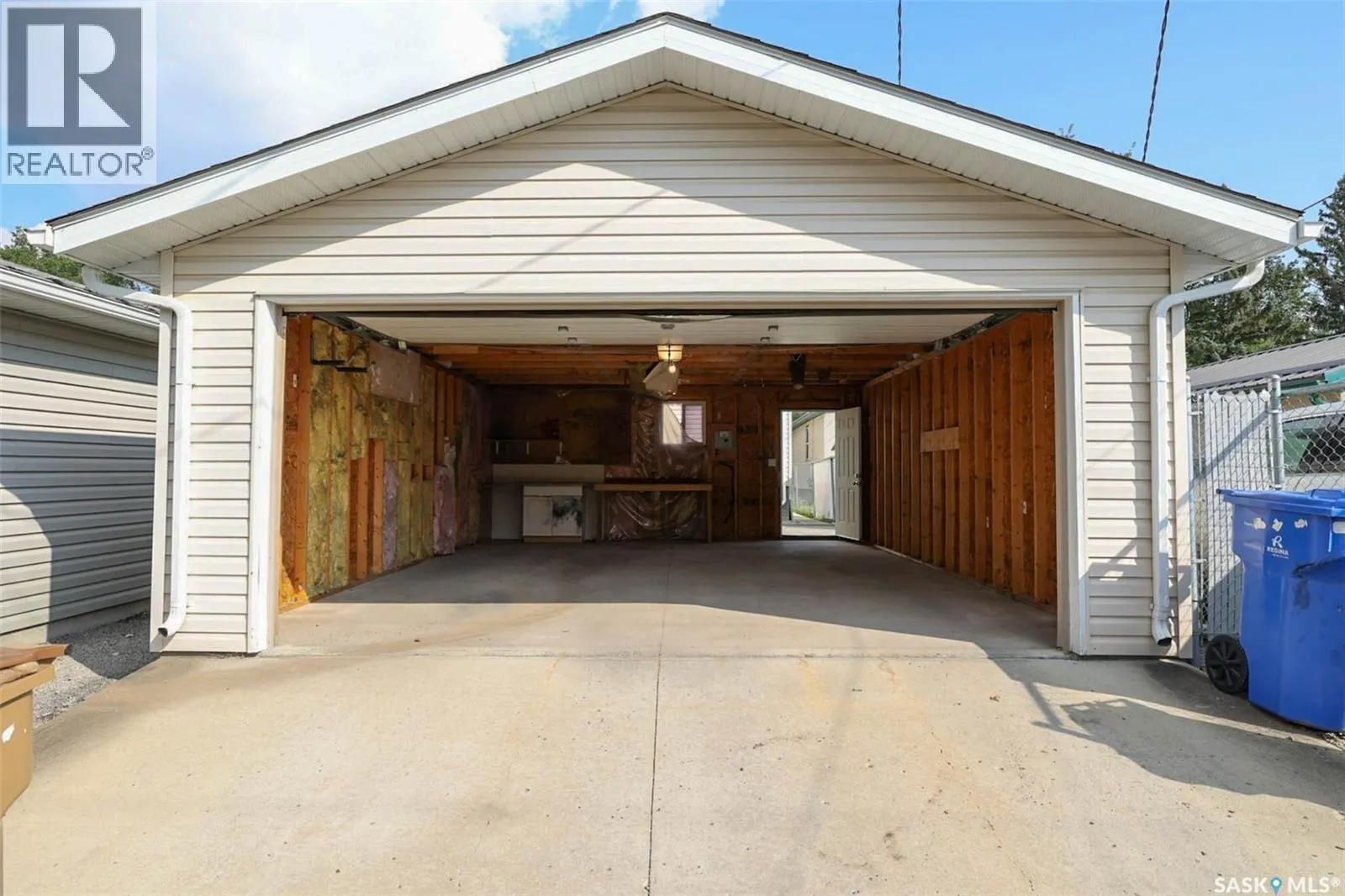 348 Robinson STREET