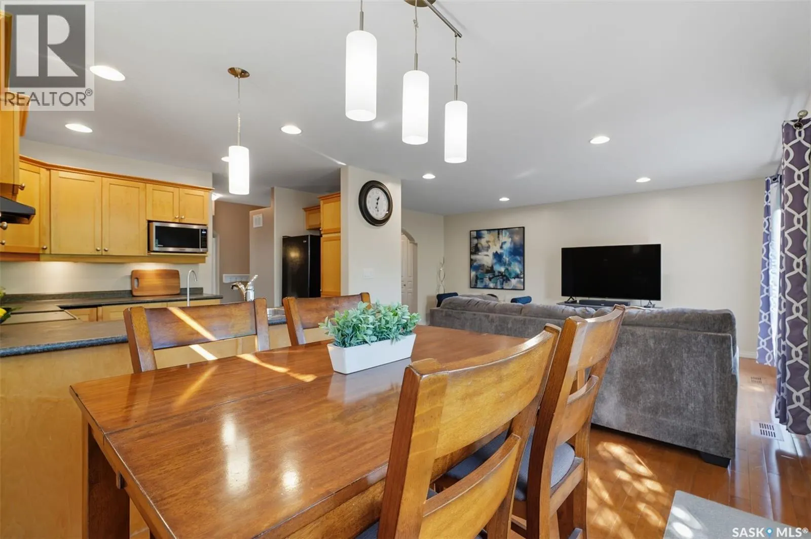 206 Martin CRESCENT