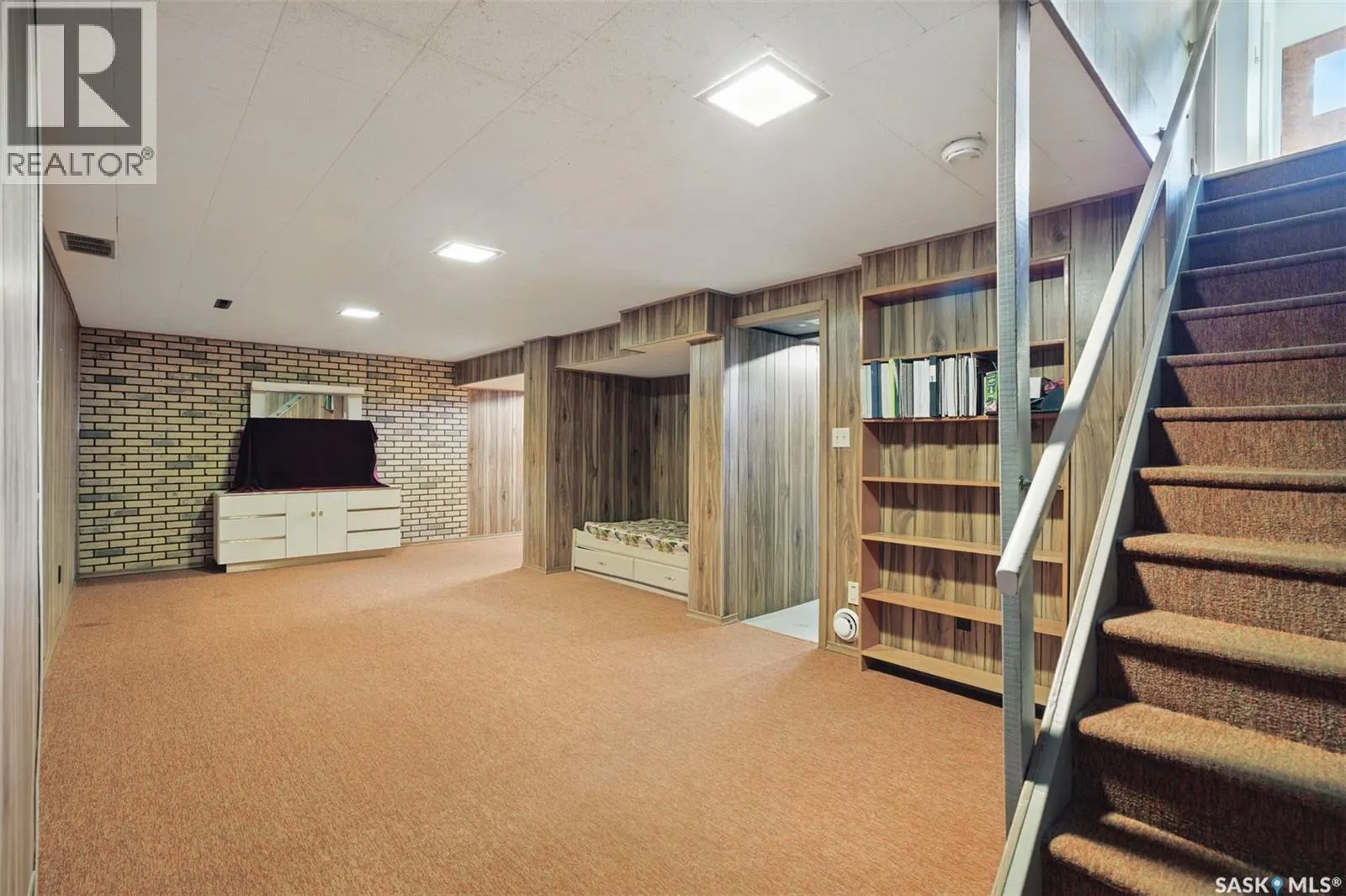 118 EAST DRIVE