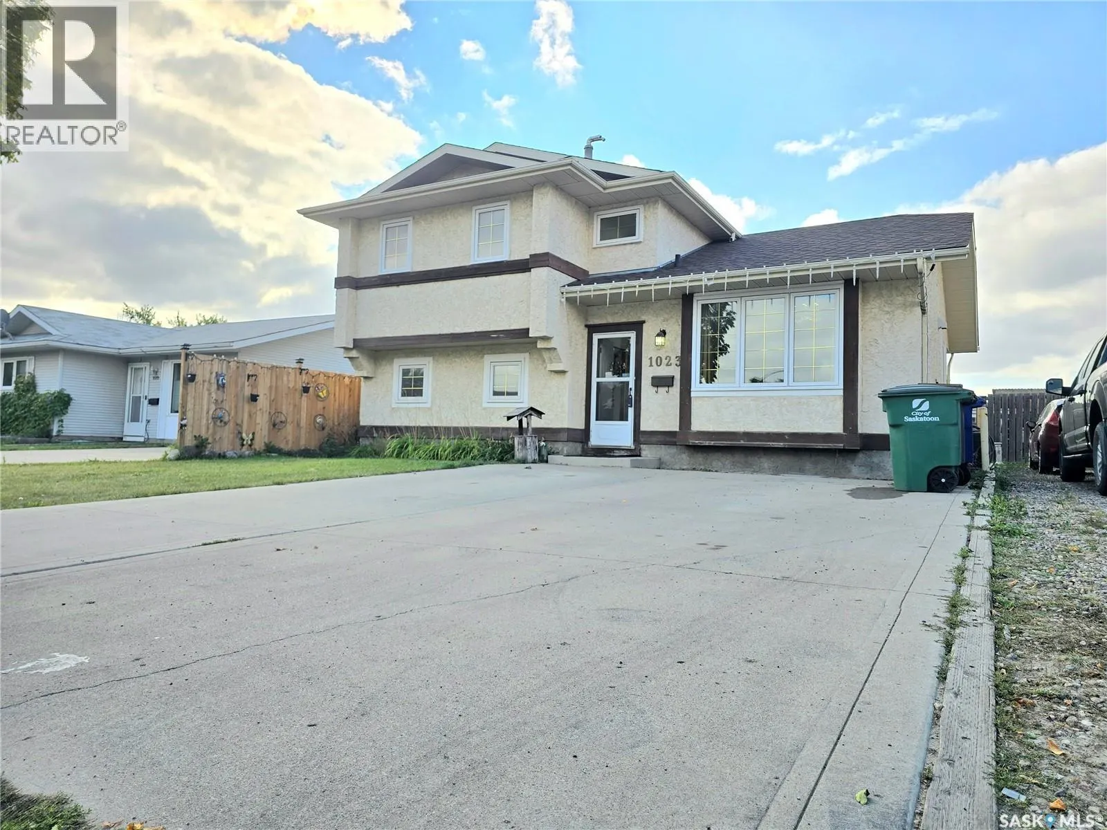 1023 Steeves AVENUE