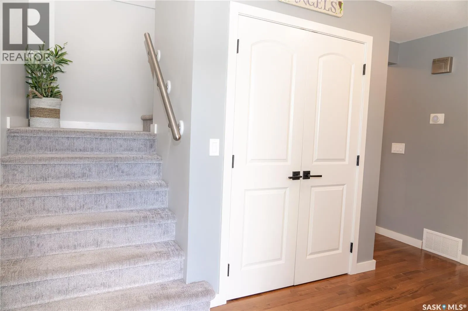 807 Lynd CRESCENT