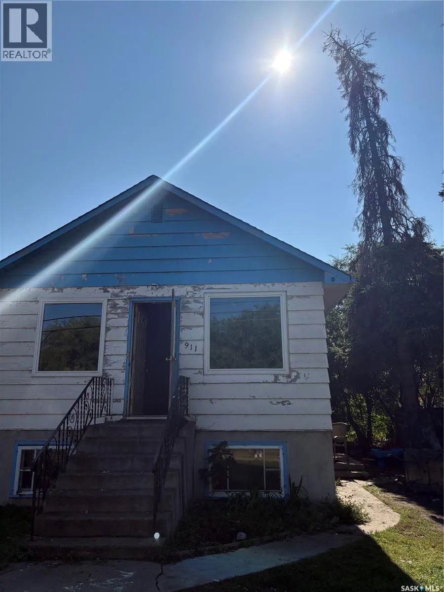 911 23rd STREET W