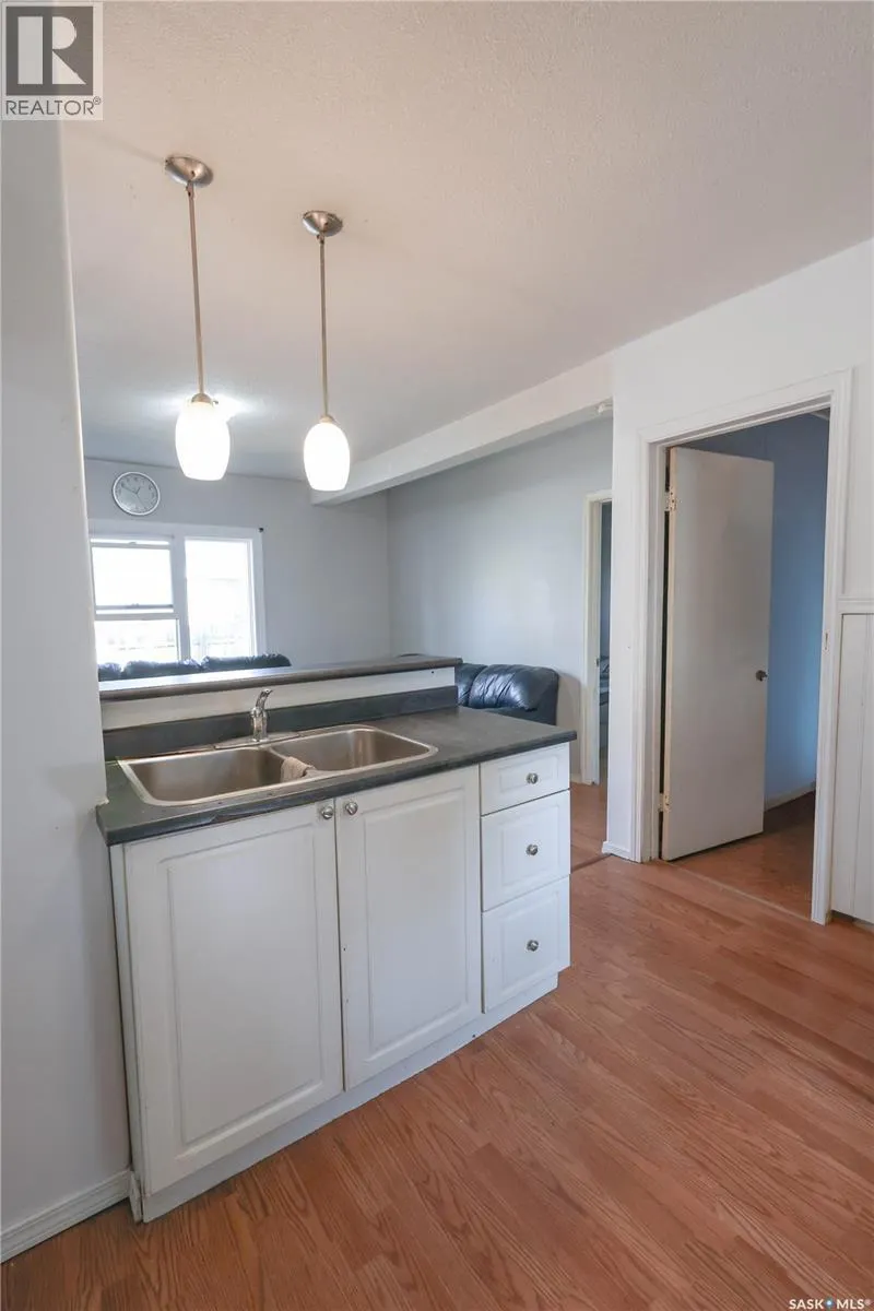 707 5th STREET E
