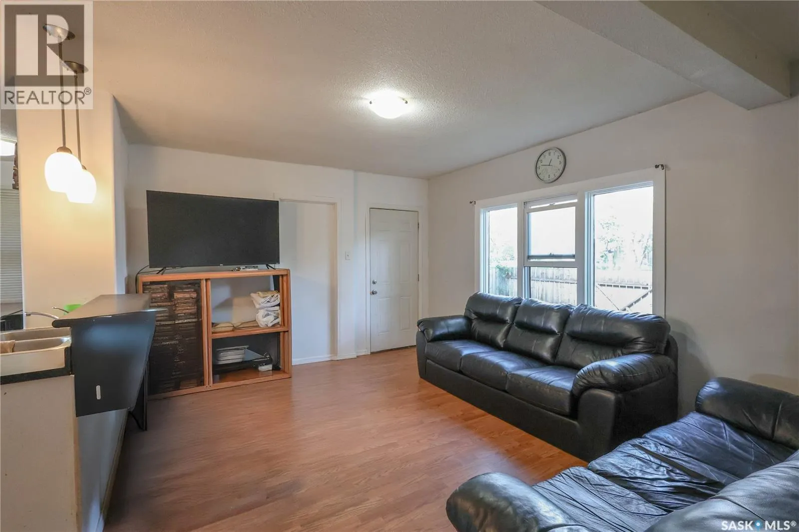 707 5th STREET E