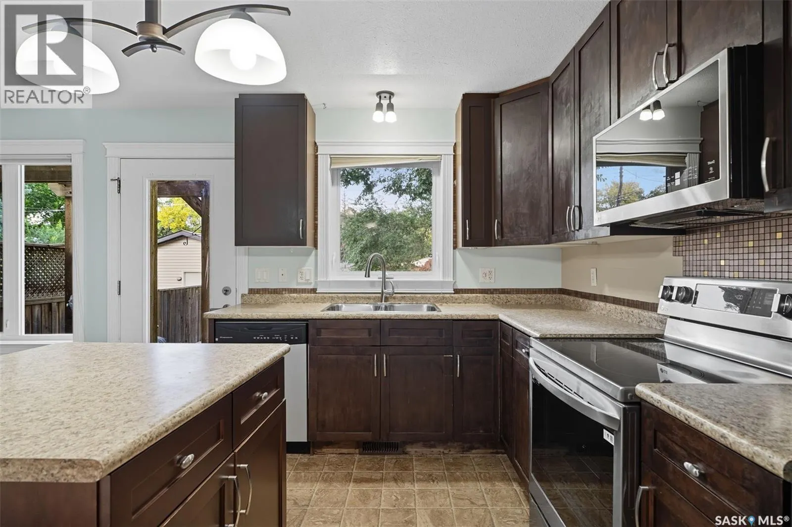 205 Taylor STREET W
