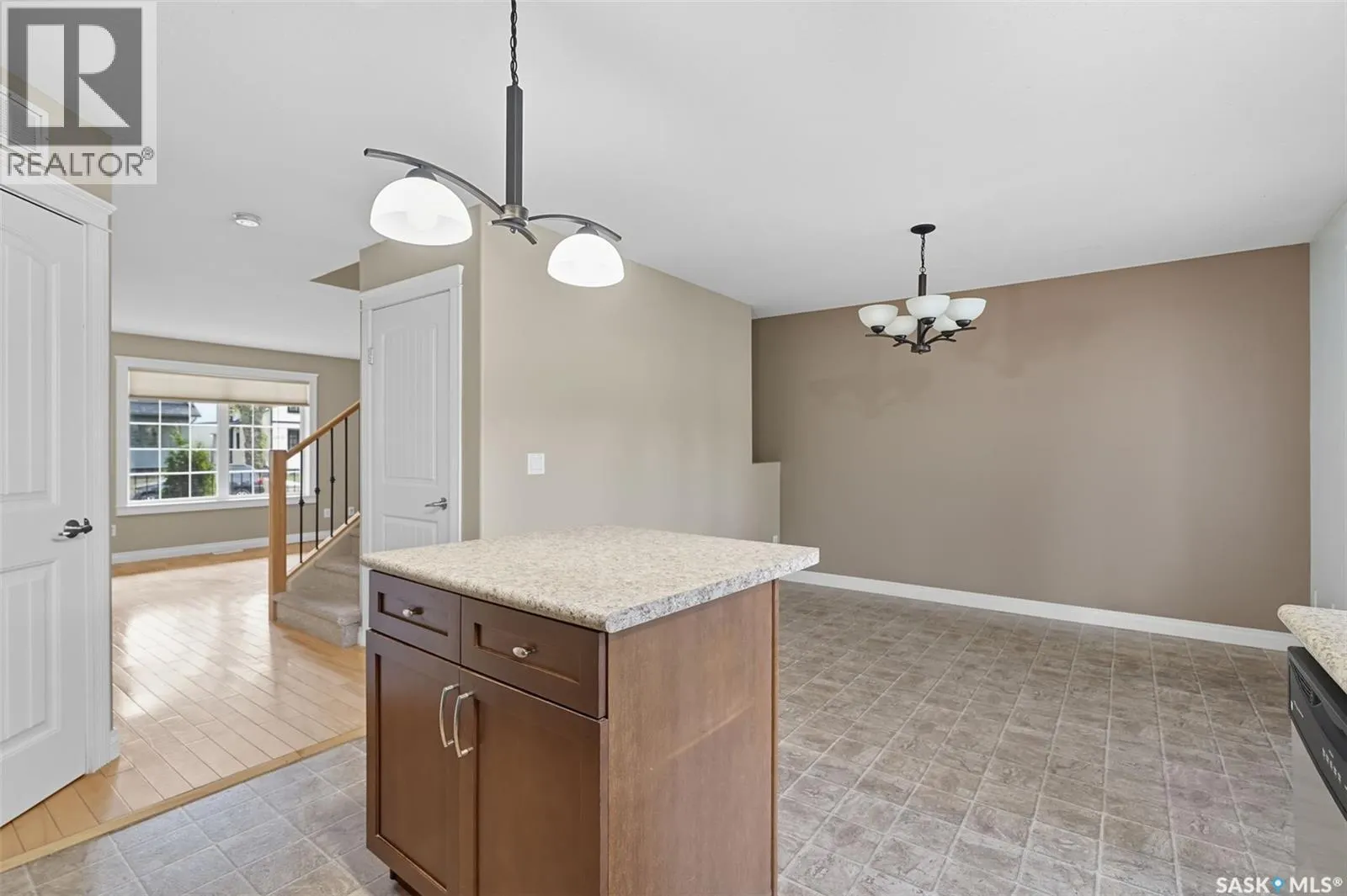 205 Taylor STREET W