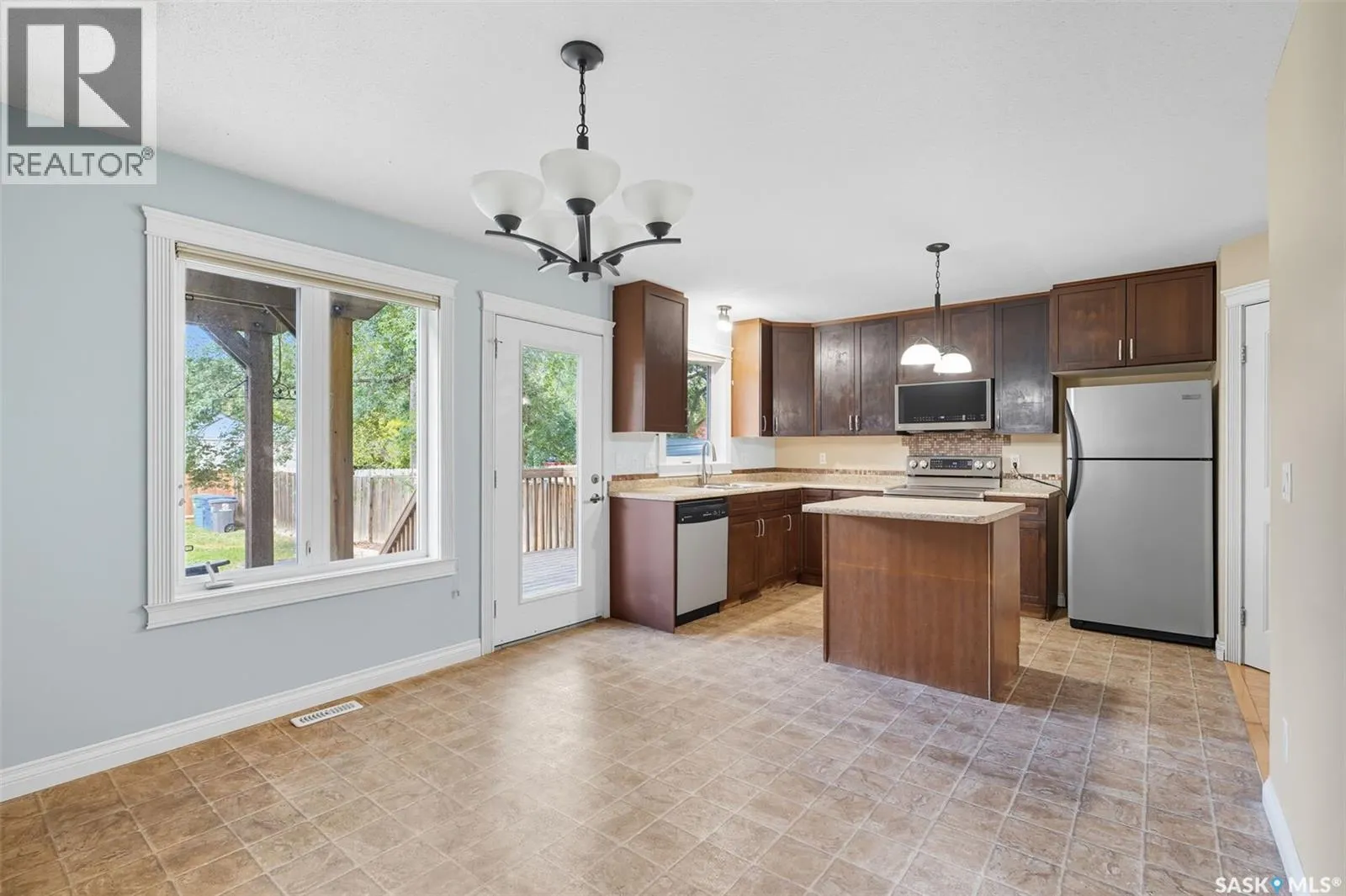 205 Taylor STREET W