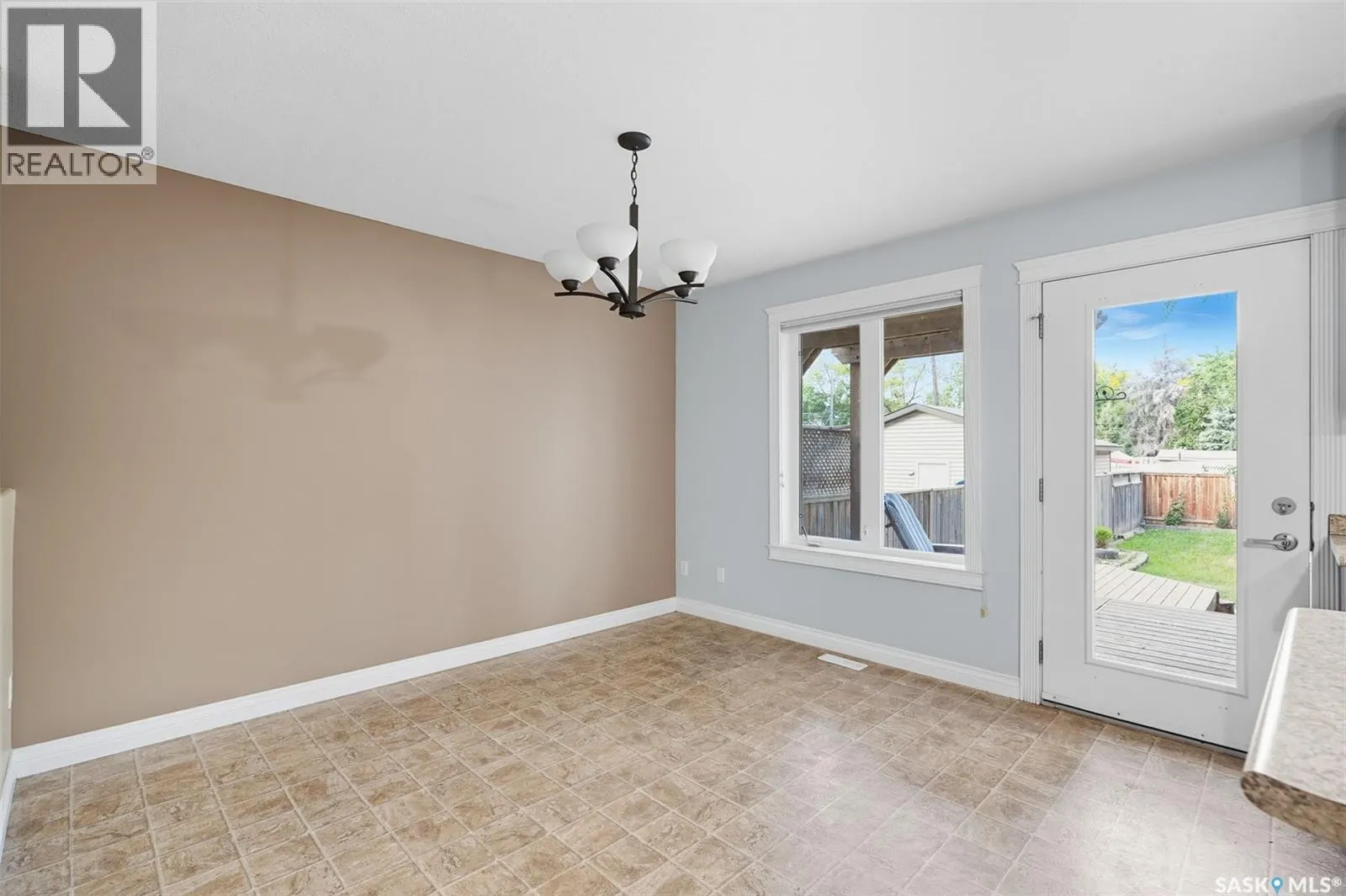 205 Taylor STREET W